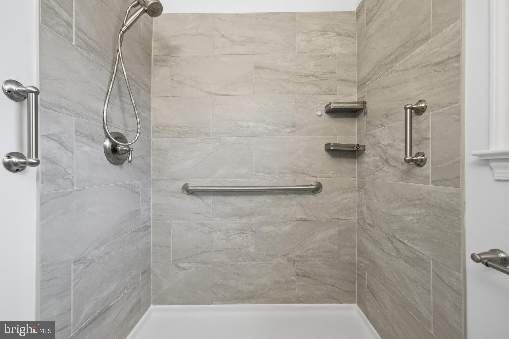 JANETA - Residential