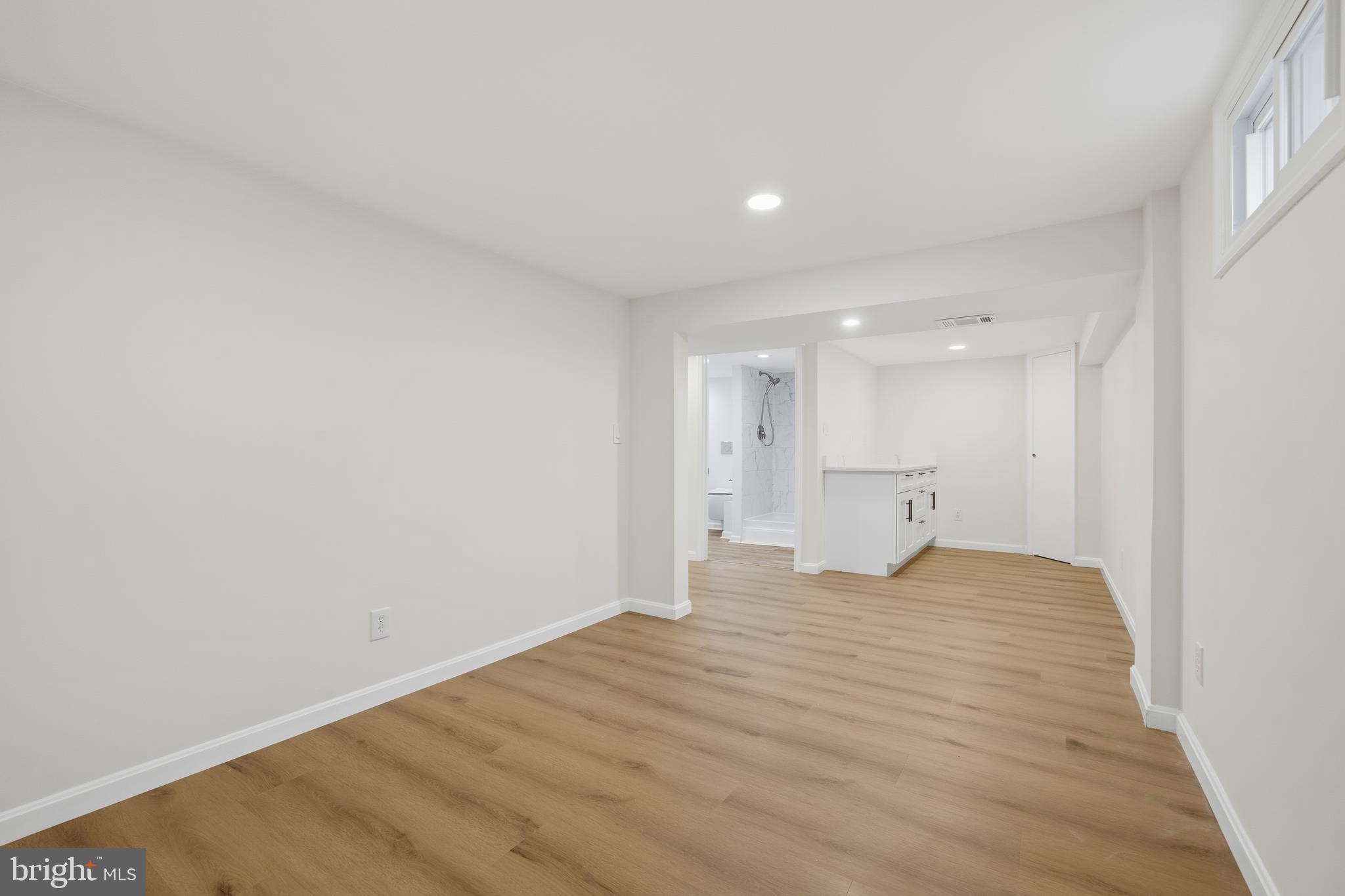 JANETA - Residential