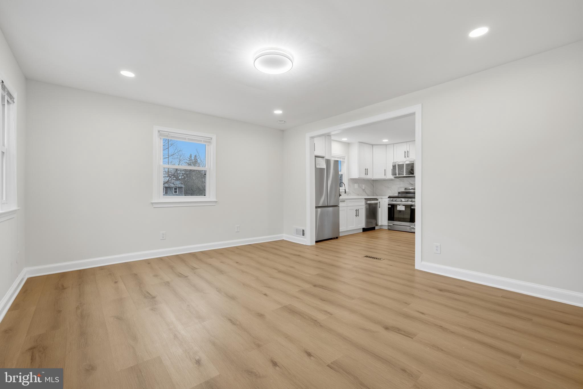 JANETA - Residential