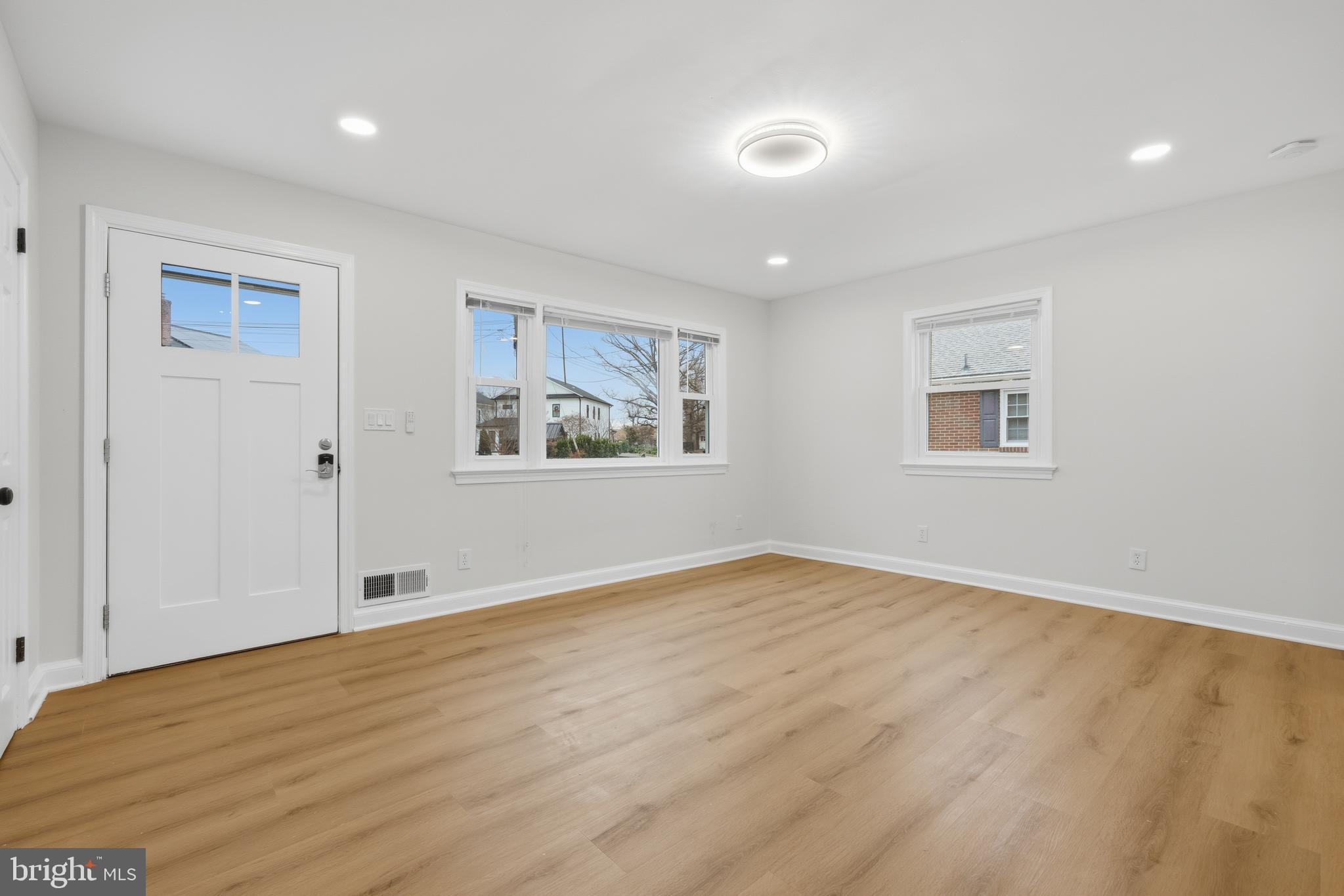 JANETA - Residential