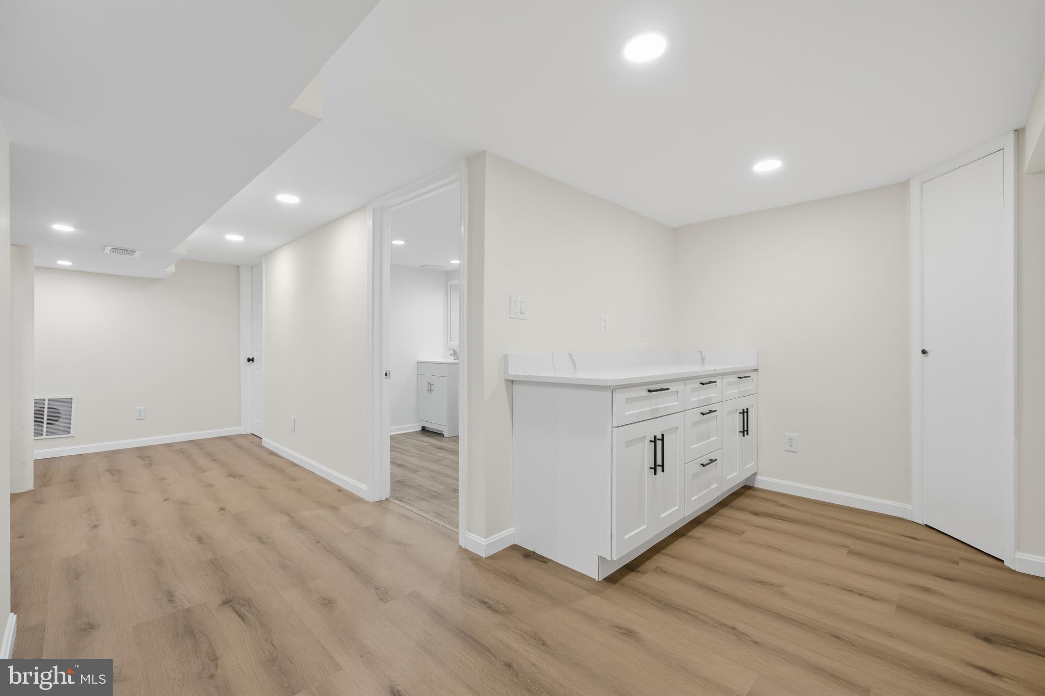 JANETA - Residential