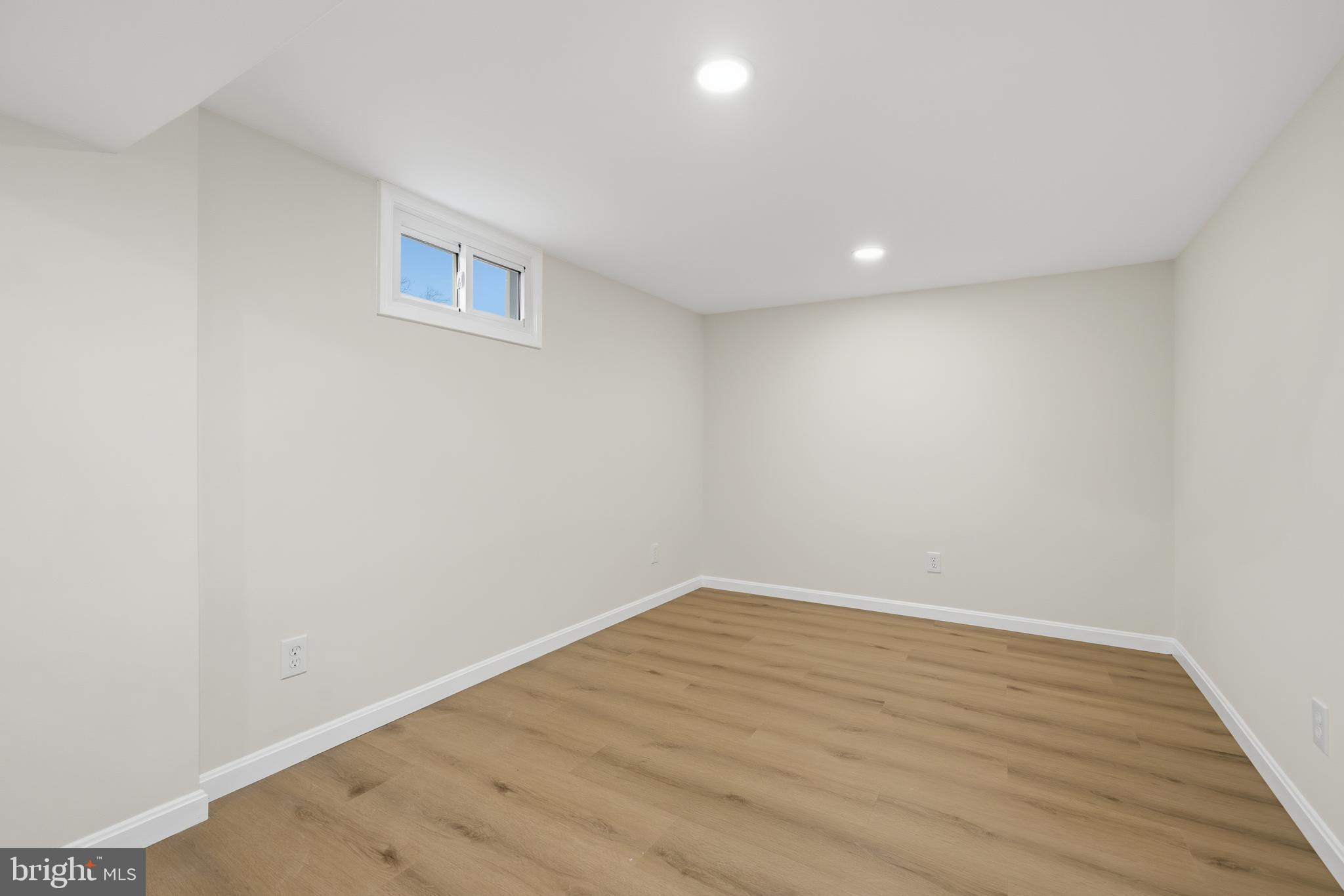 JANETA - Residential