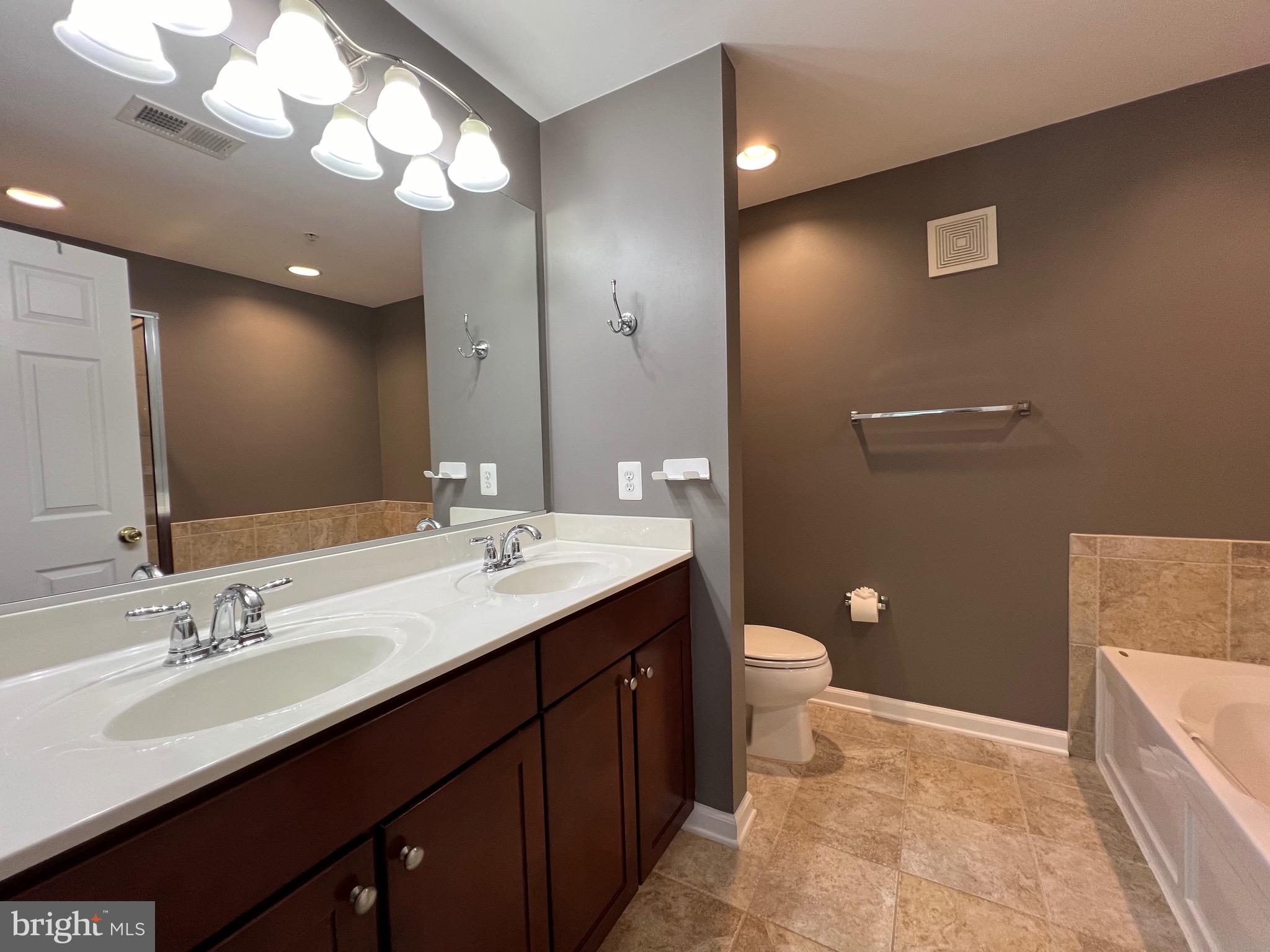 MARKET CENTER CONDOMINIUM - Residential Lease