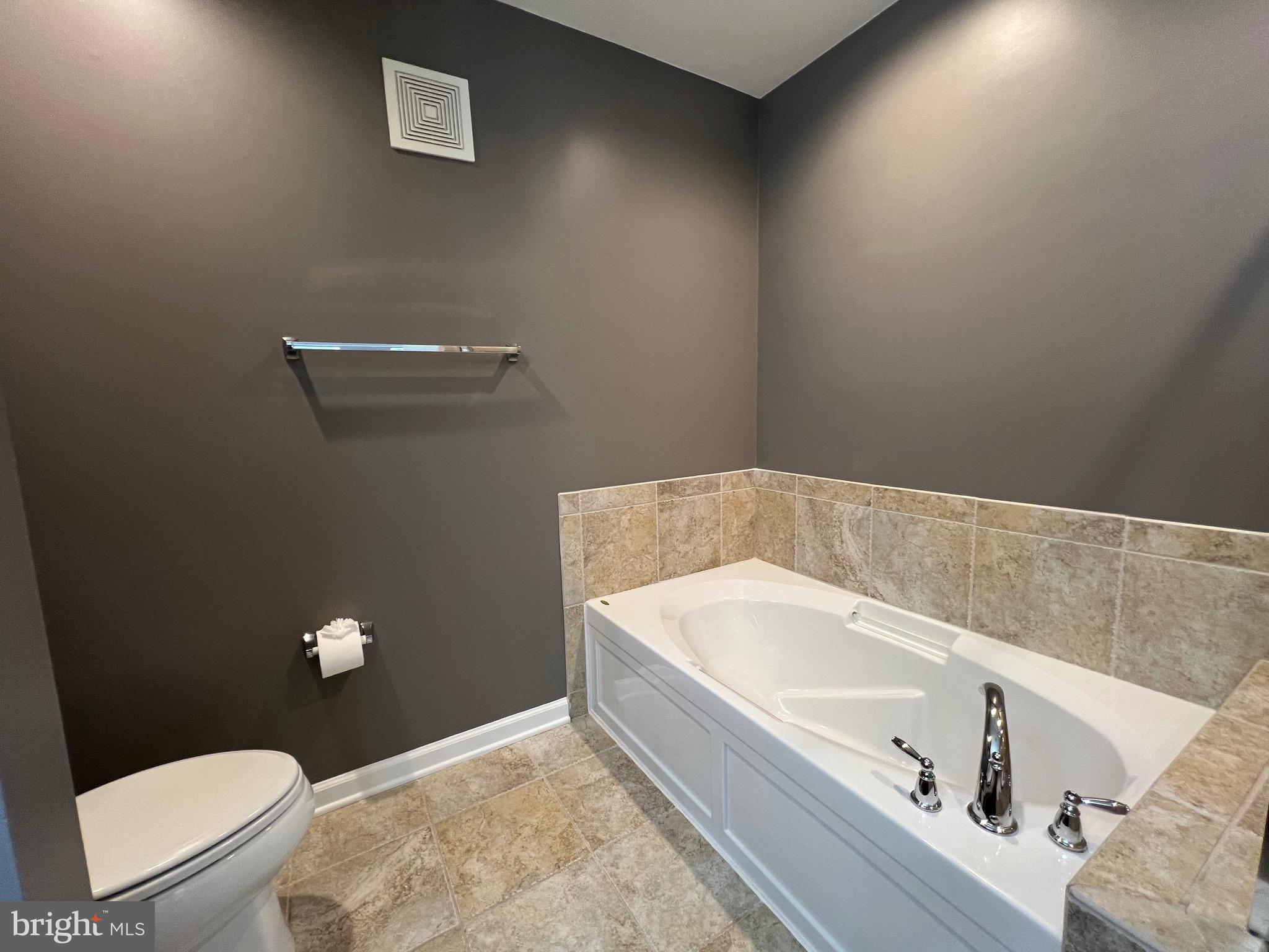 MARKET CENTER CONDOMINIUM - Residential Lease