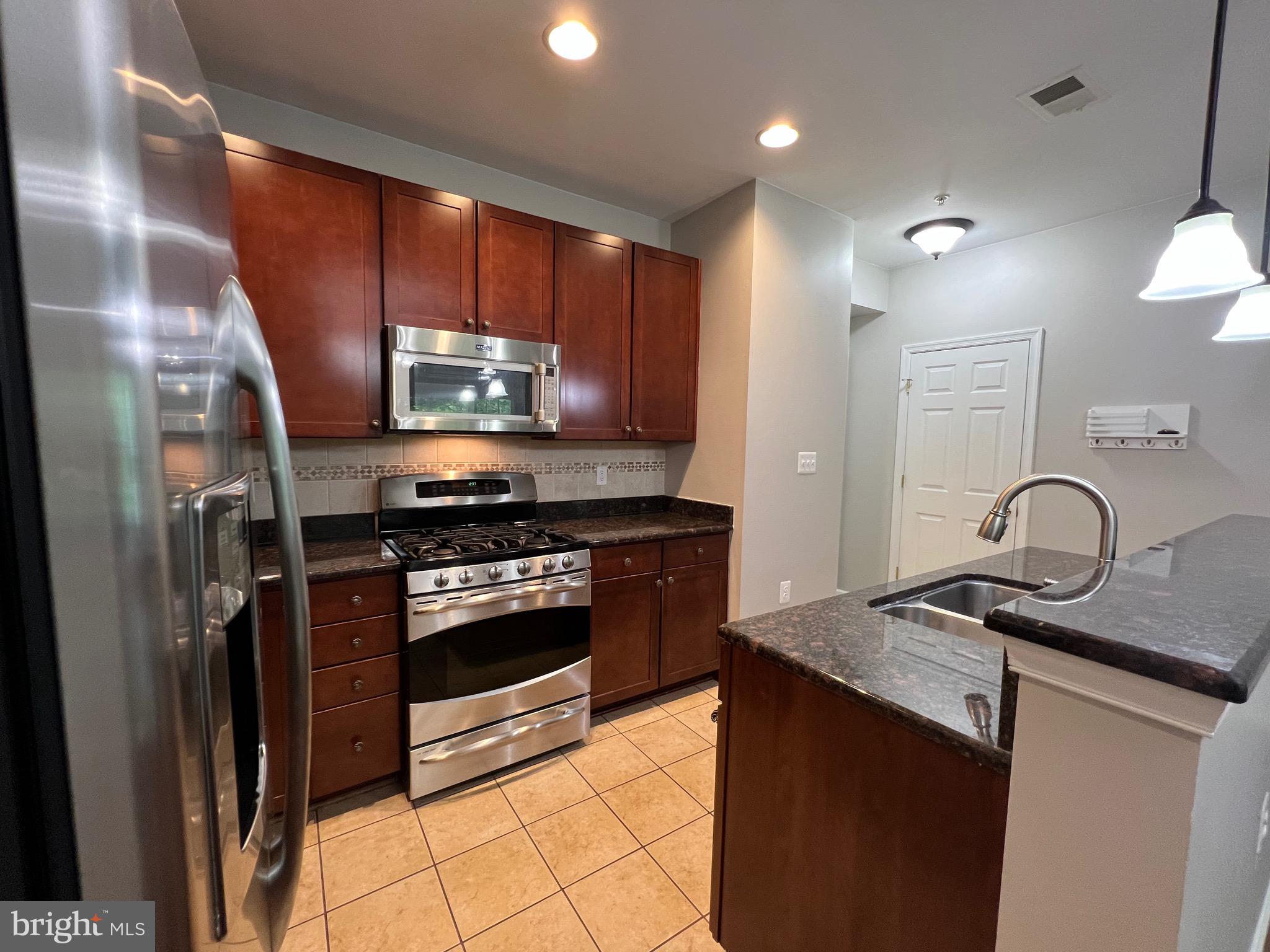 MARKET CENTER CONDOMINIUM - Residential Lease