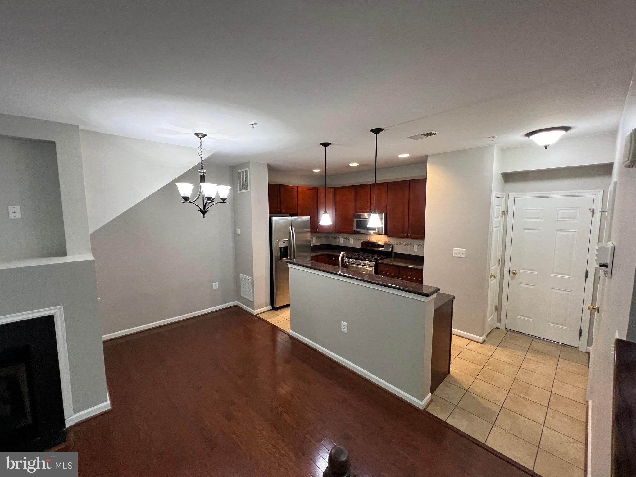 MARKET CENTER CONDOMINIUM - Residential Lease