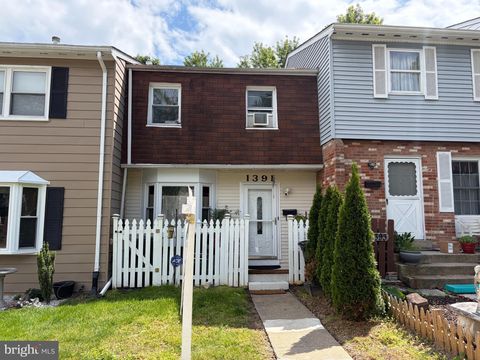 Photo of 1391 Ironwood Street, WOODBRIDGE, VA 22191 (MLS # VAPW2118760)