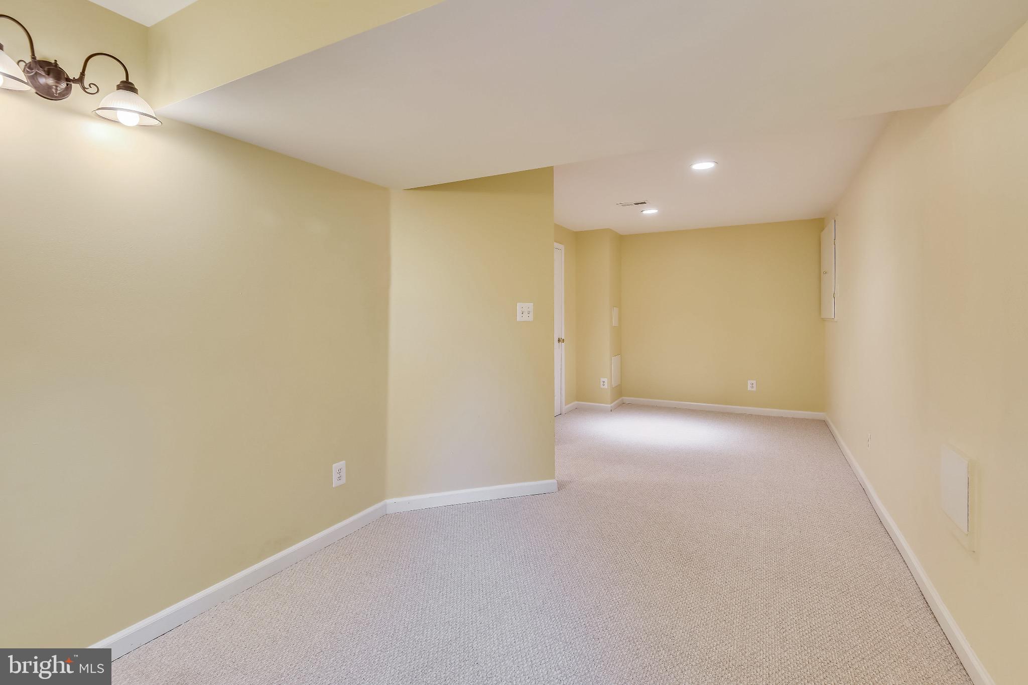 SYCAMORE LAKES - Residential Lease