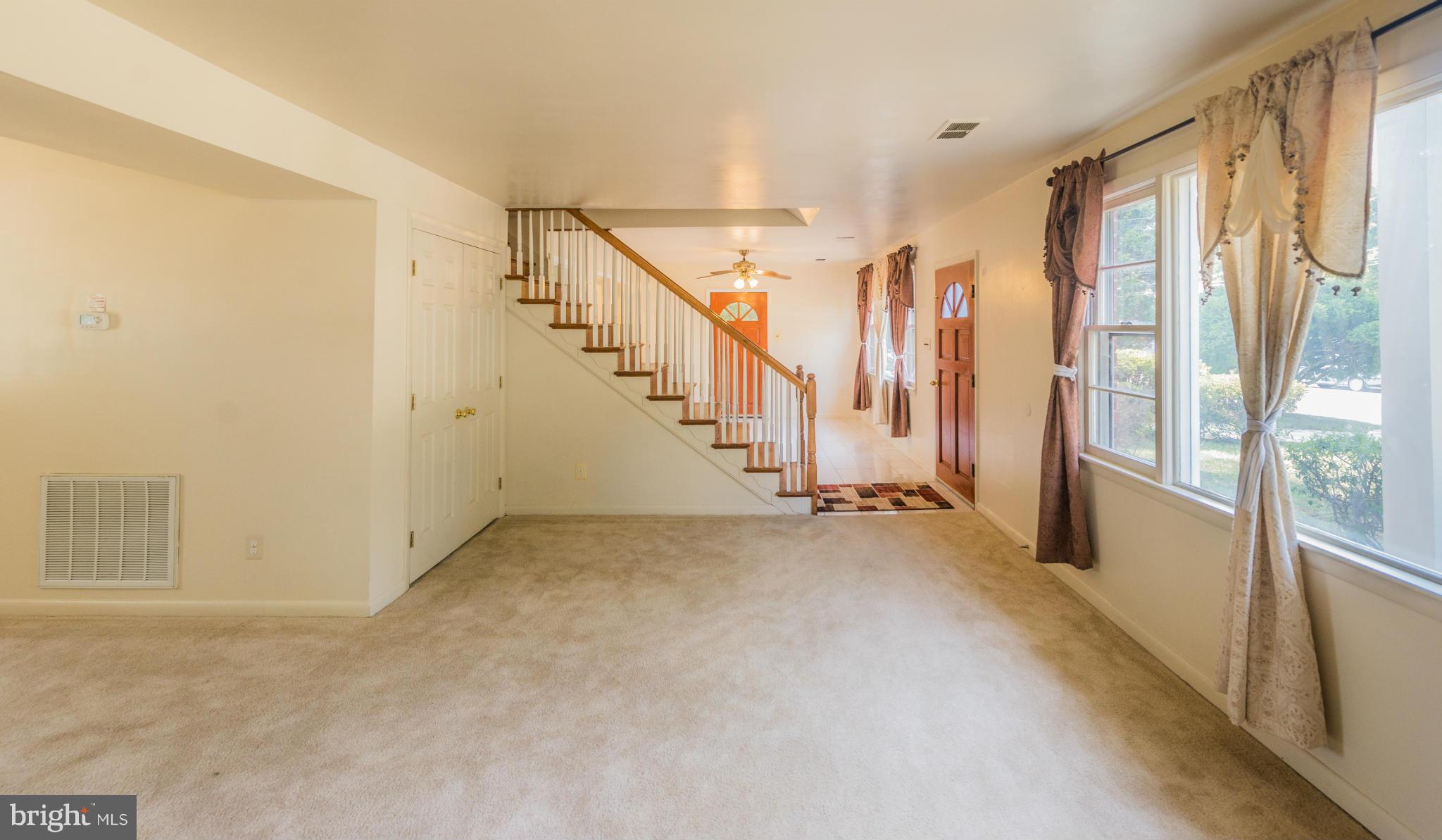 LINDA KNOLLS - Residential