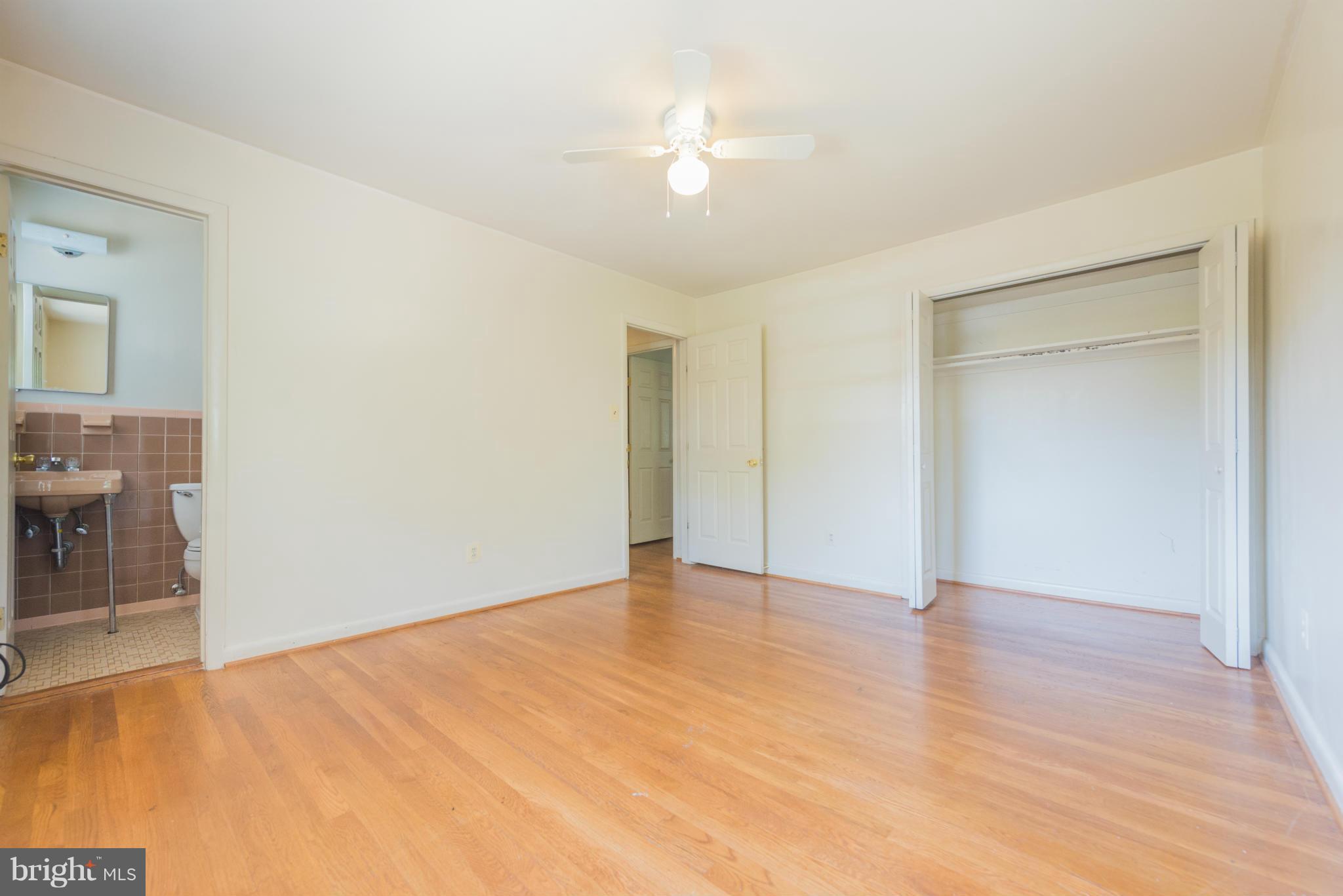 LINDA KNOLLS - Residential