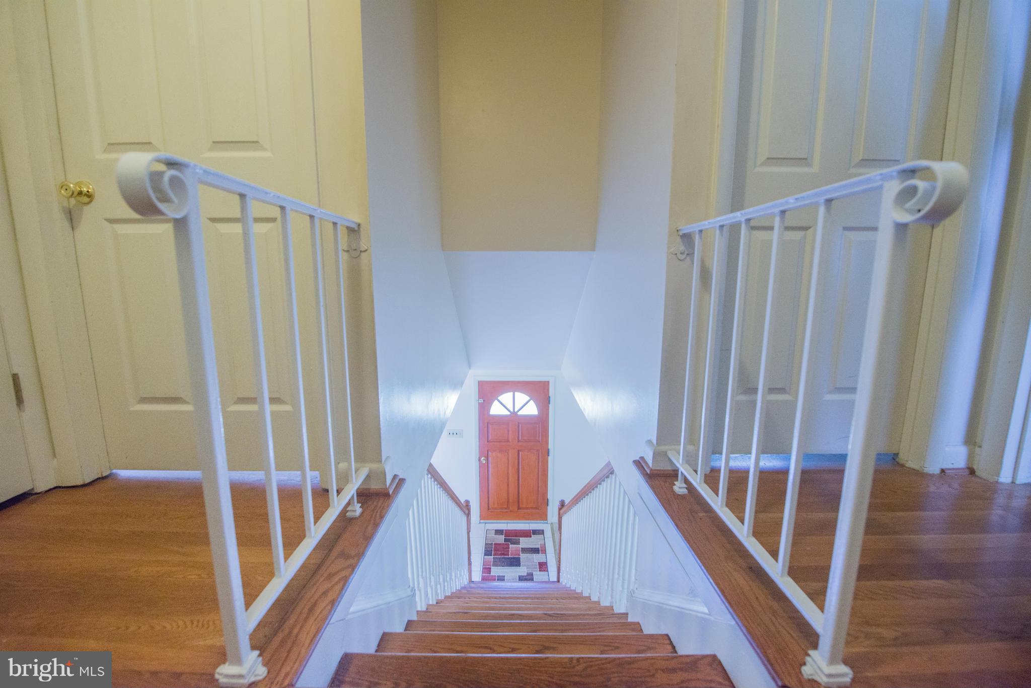 LINDA KNOLLS - Residential