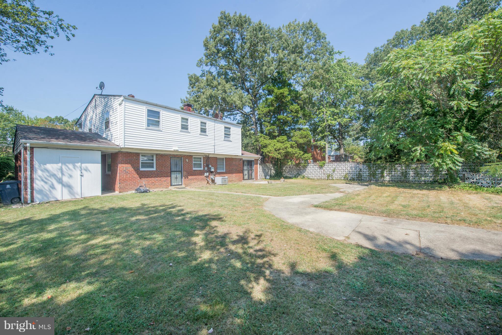 LINDA KNOLLS - Residential