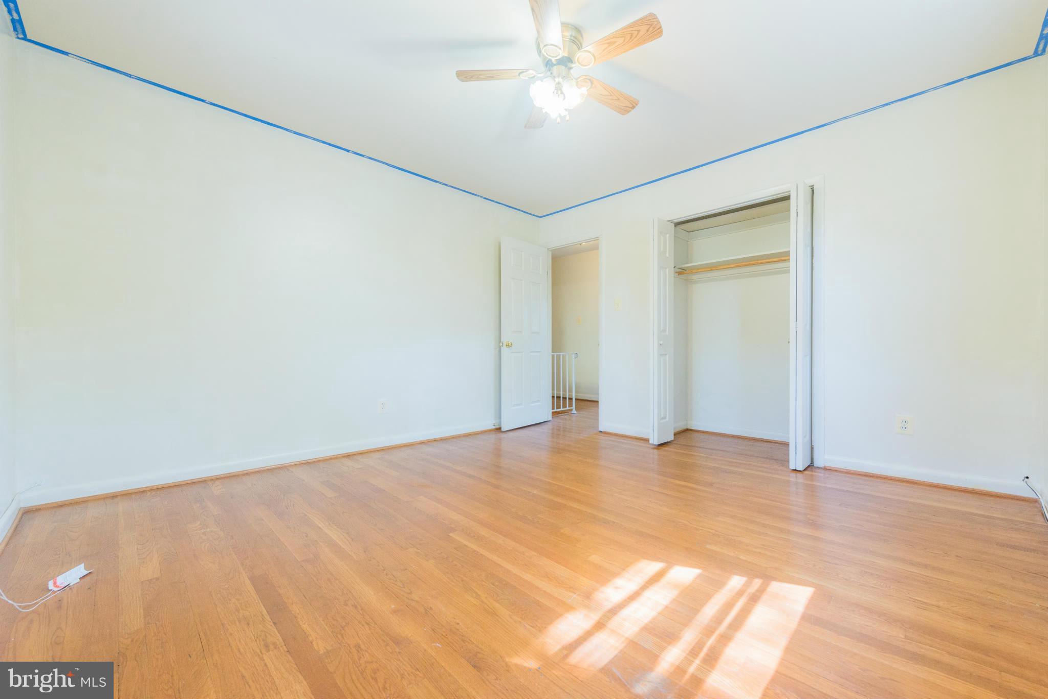 LINDA KNOLLS - Residential