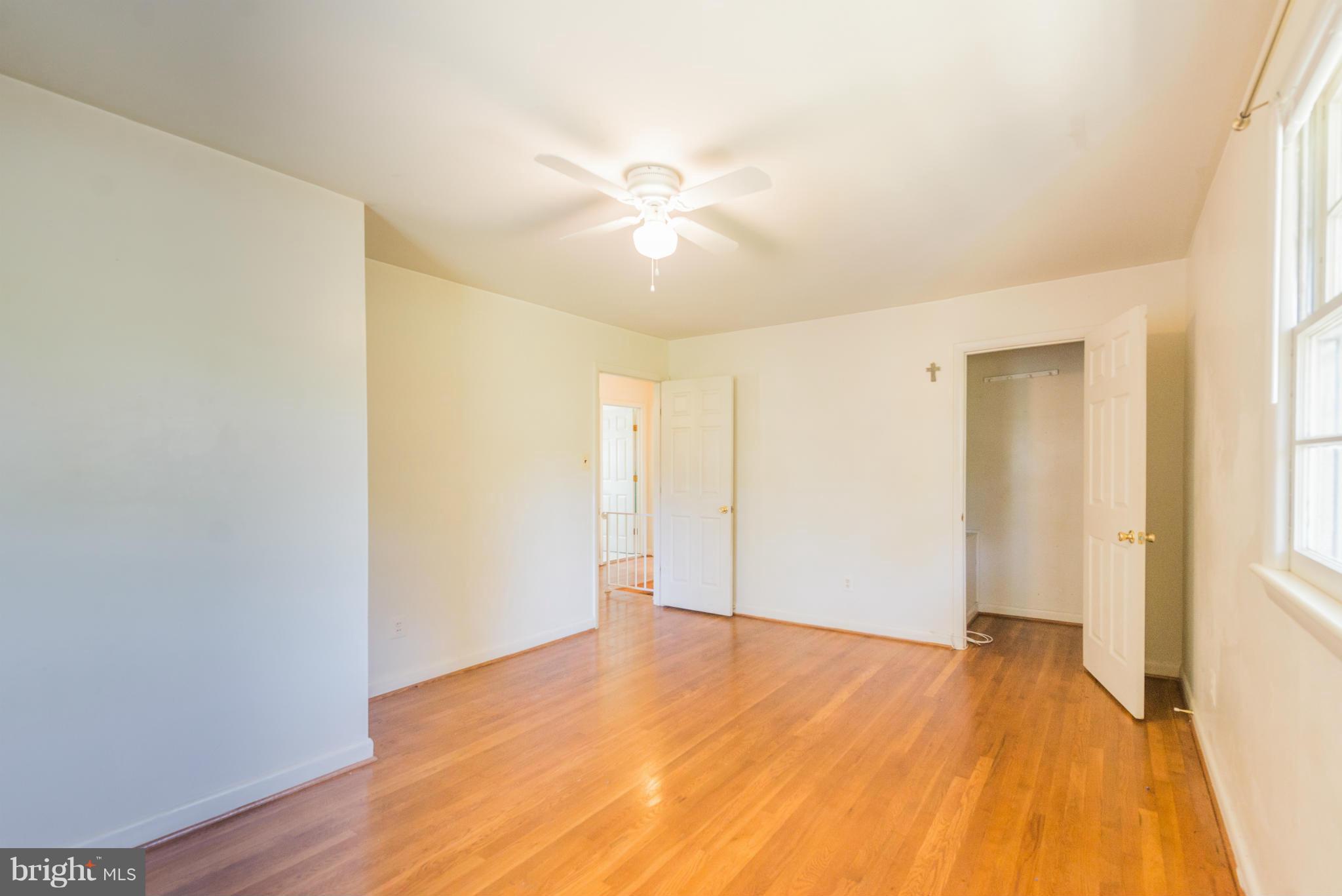 LINDA KNOLLS - Residential