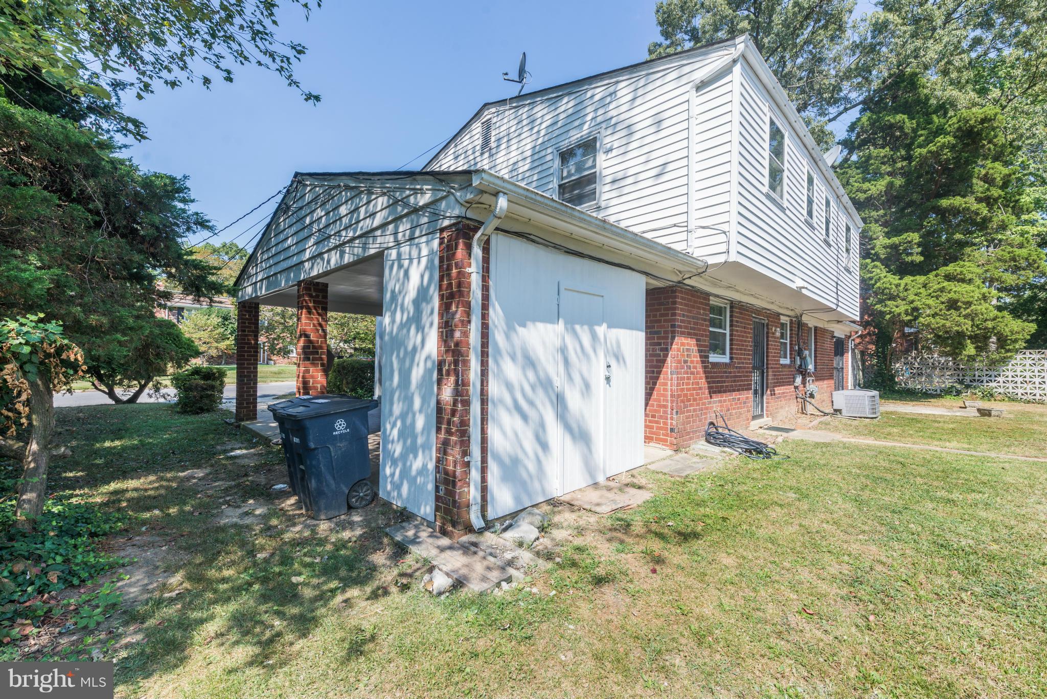 LINDA KNOLLS - Residential