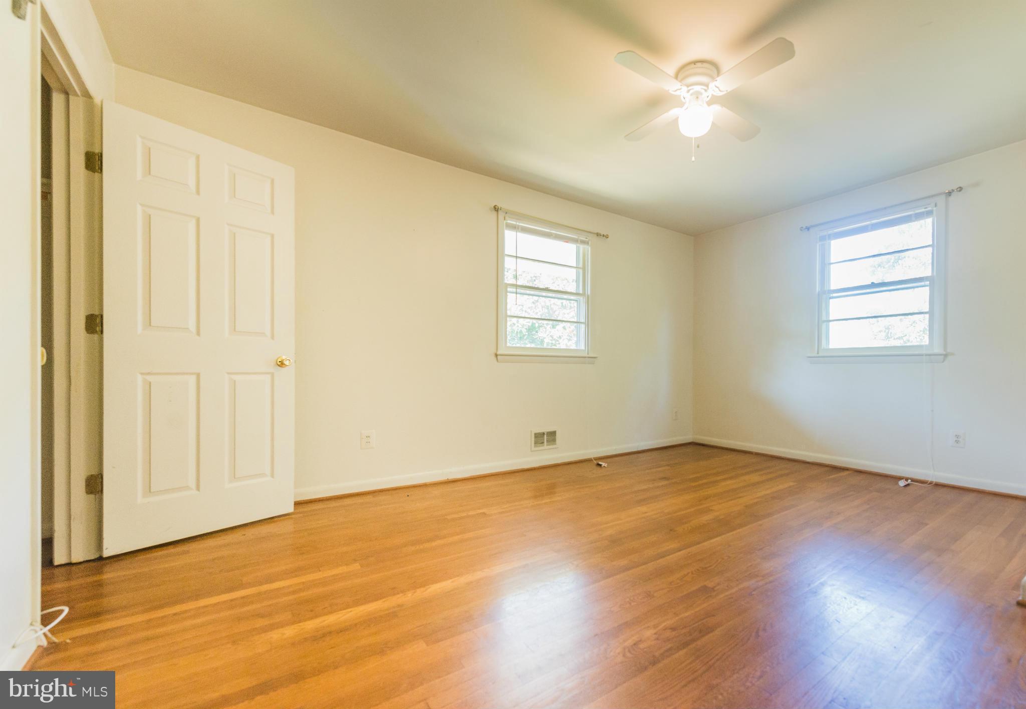 LINDA KNOLLS - Residential