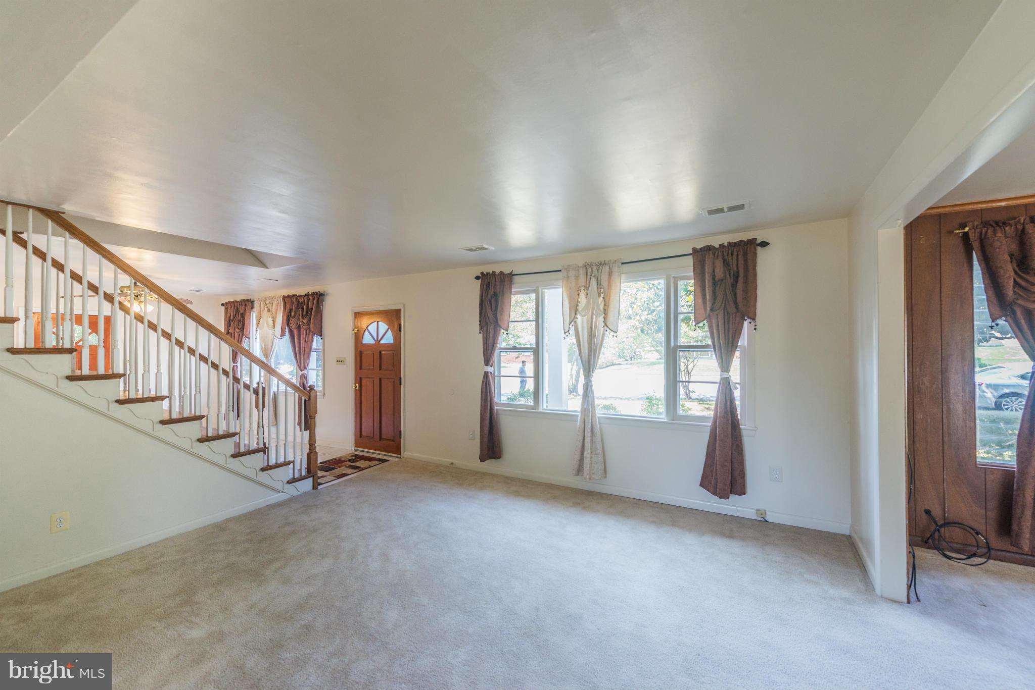 LINDA KNOLLS - Residential