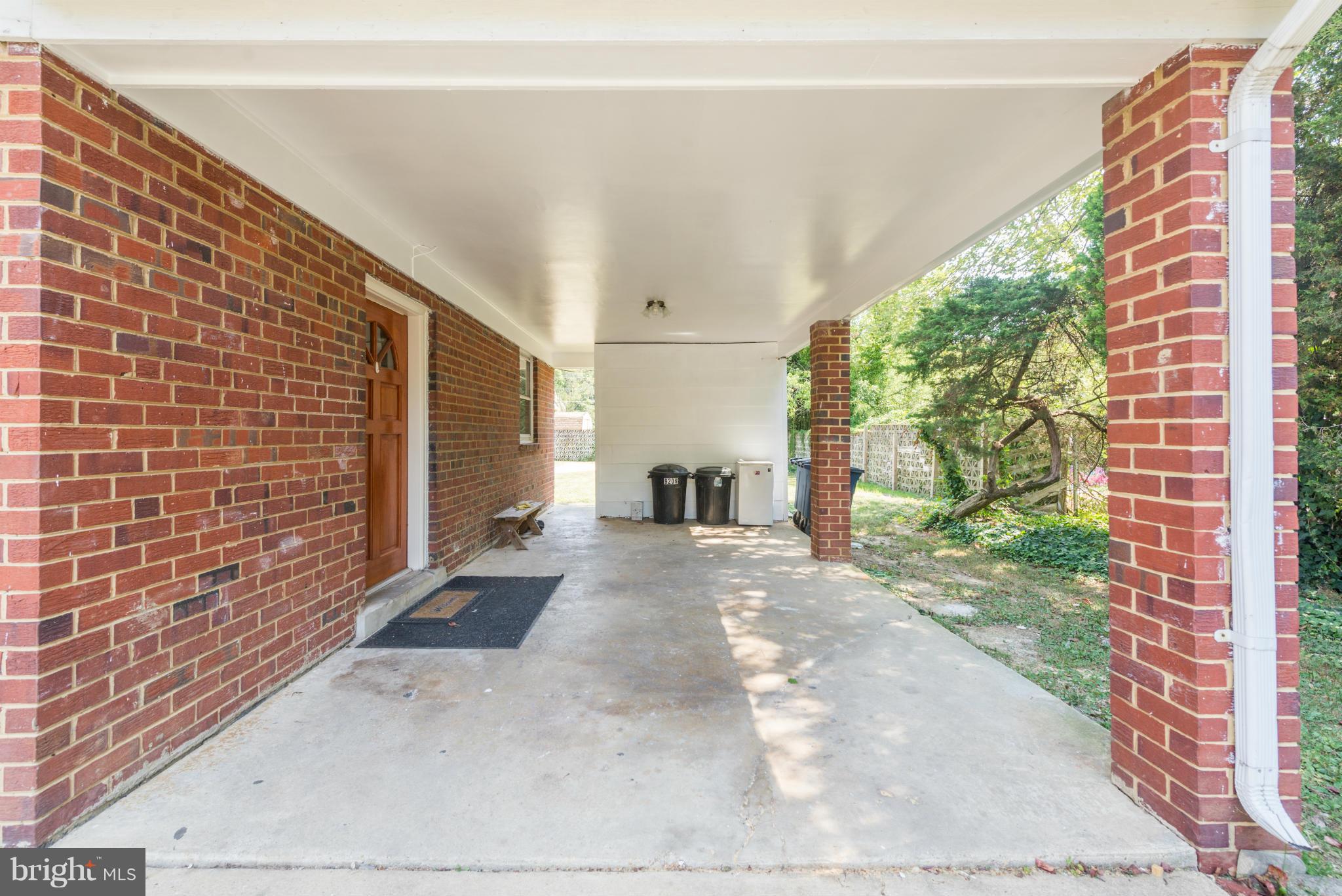 LINDA KNOLLS - Residential