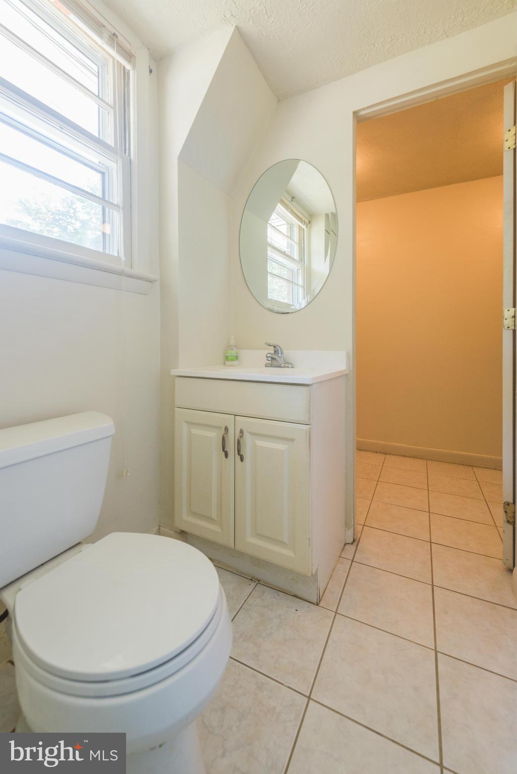 LINDA KNOLLS - Residential