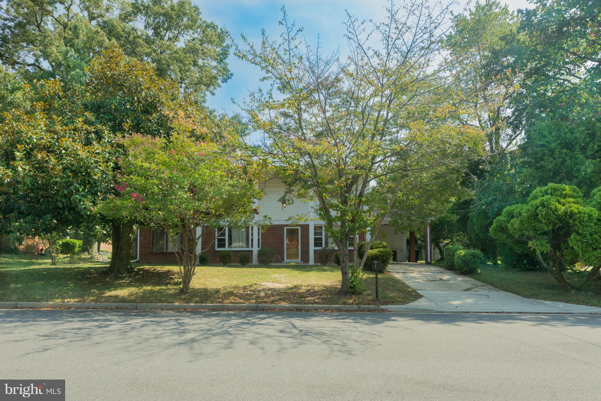 LINDA KNOLLS - Residential