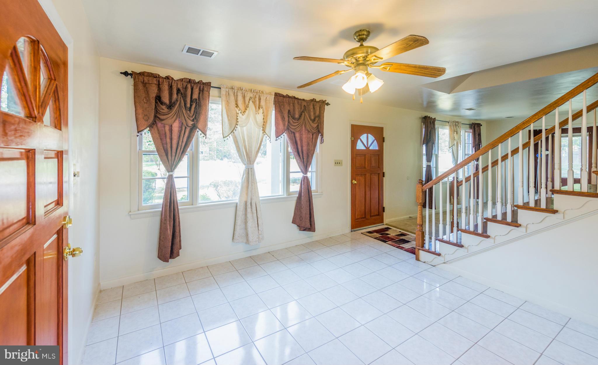 LINDA KNOLLS - Residential