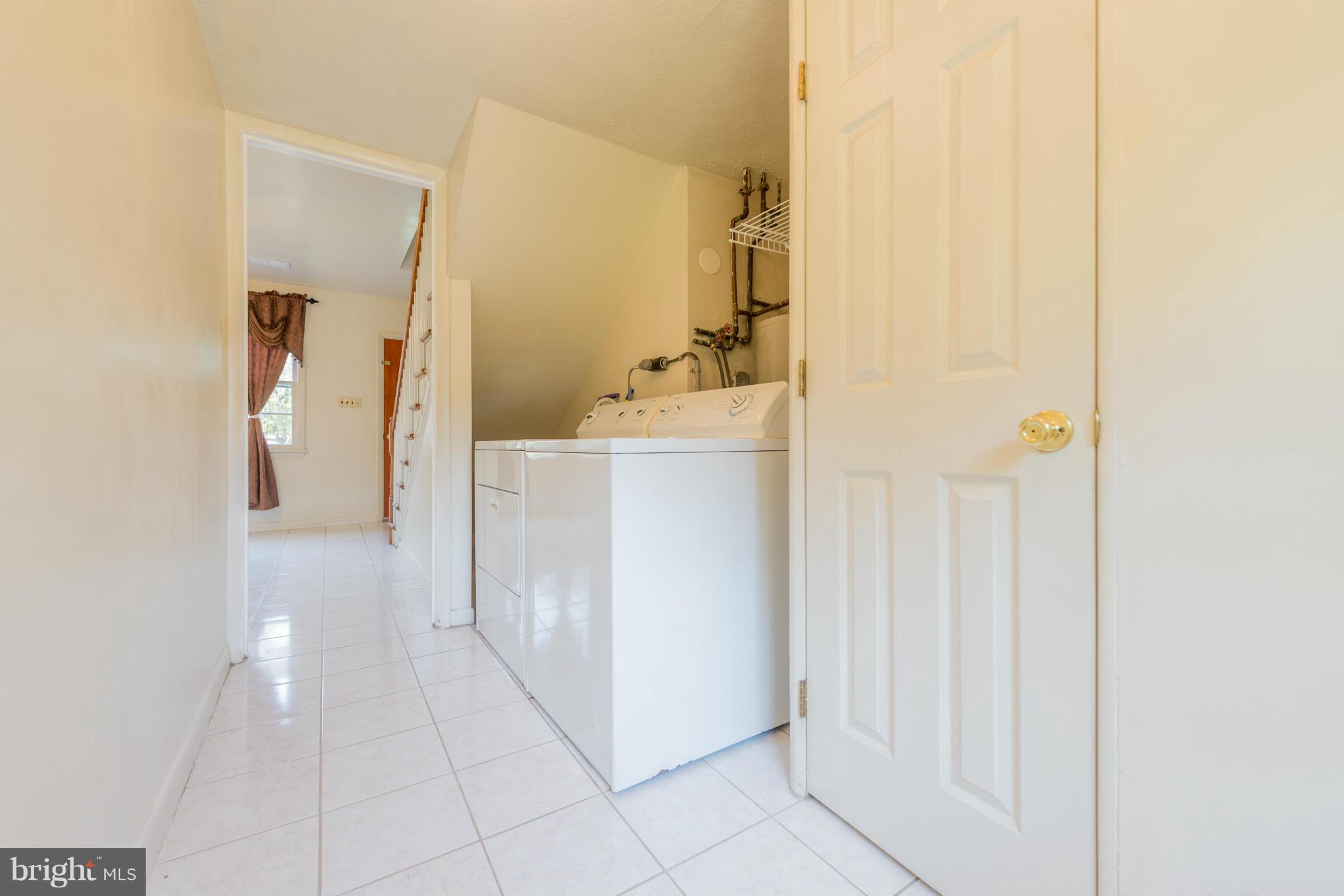 LINDA KNOLLS - Residential