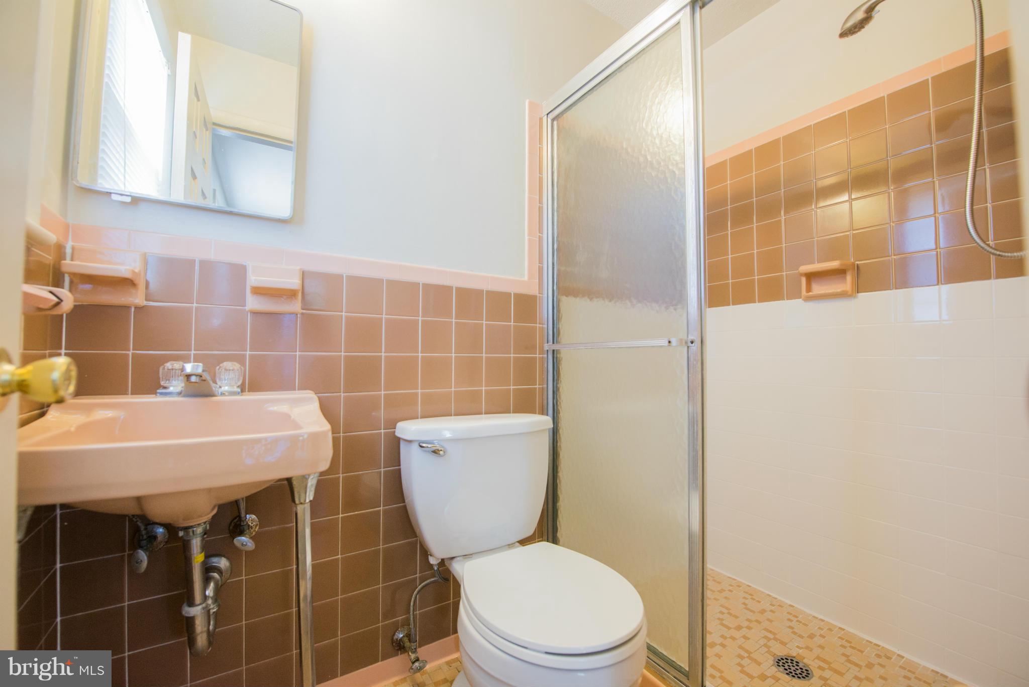 LINDA KNOLLS - Residential