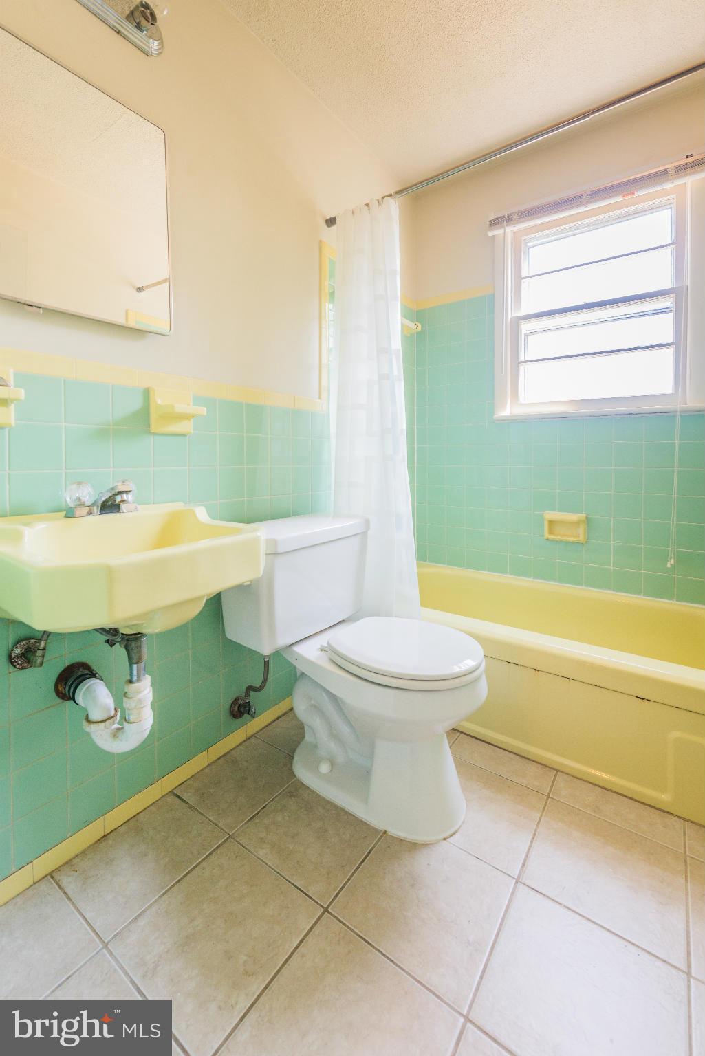 LINDA KNOLLS - Residential