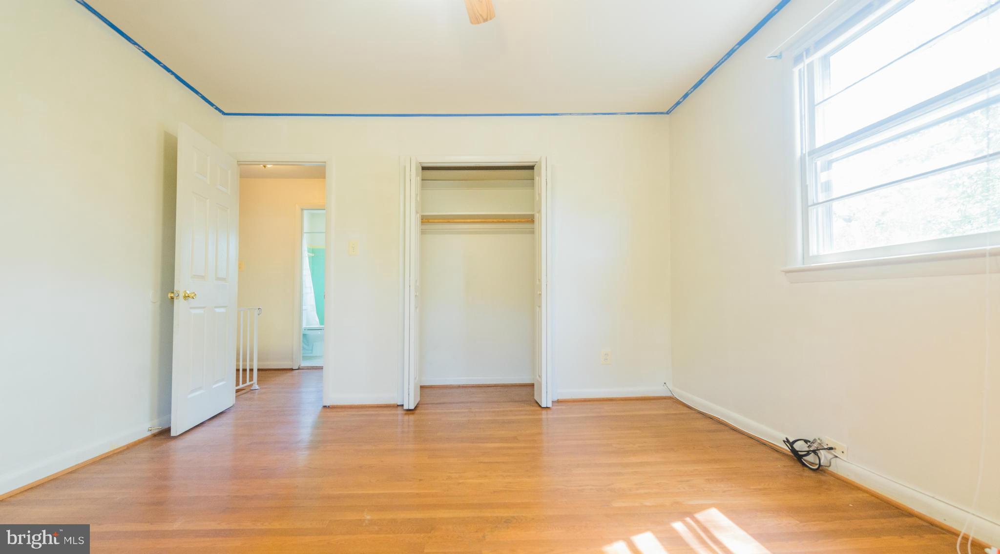 LINDA KNOLLS - Residential