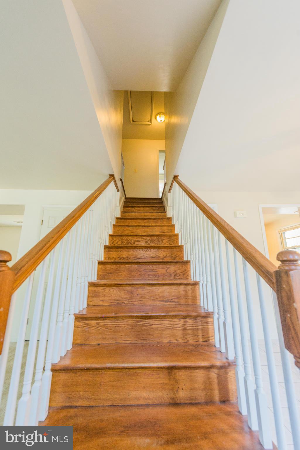 LINDA KNOLLS - Residential