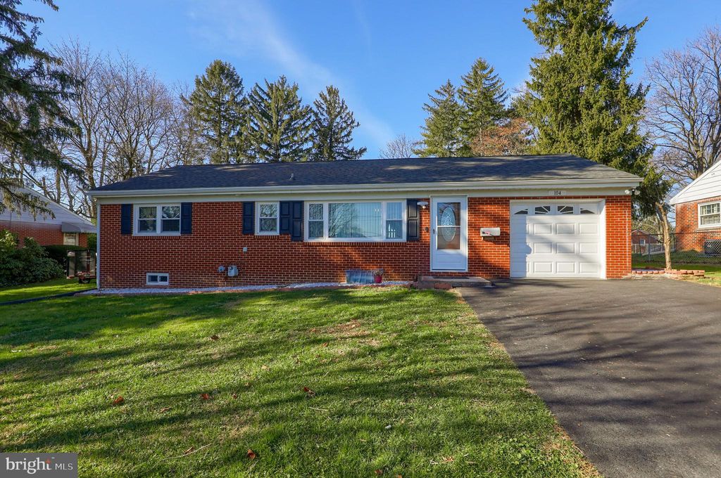 Photo of 104 EISENHOWER BLVD, LANCASTER, PA 17603 (MLS # PALA2028720)
