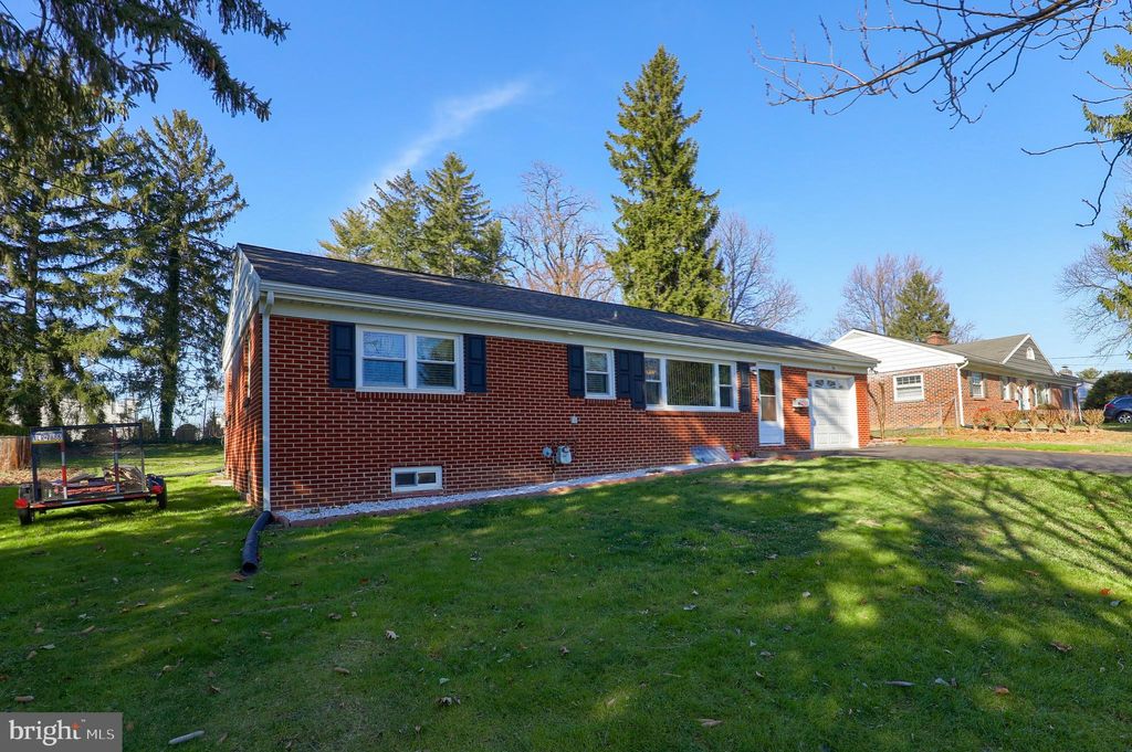 Photo of 104 EISENHOWER BLVD, LANCASTER, PA 17603 (MLS # PALA2028720)