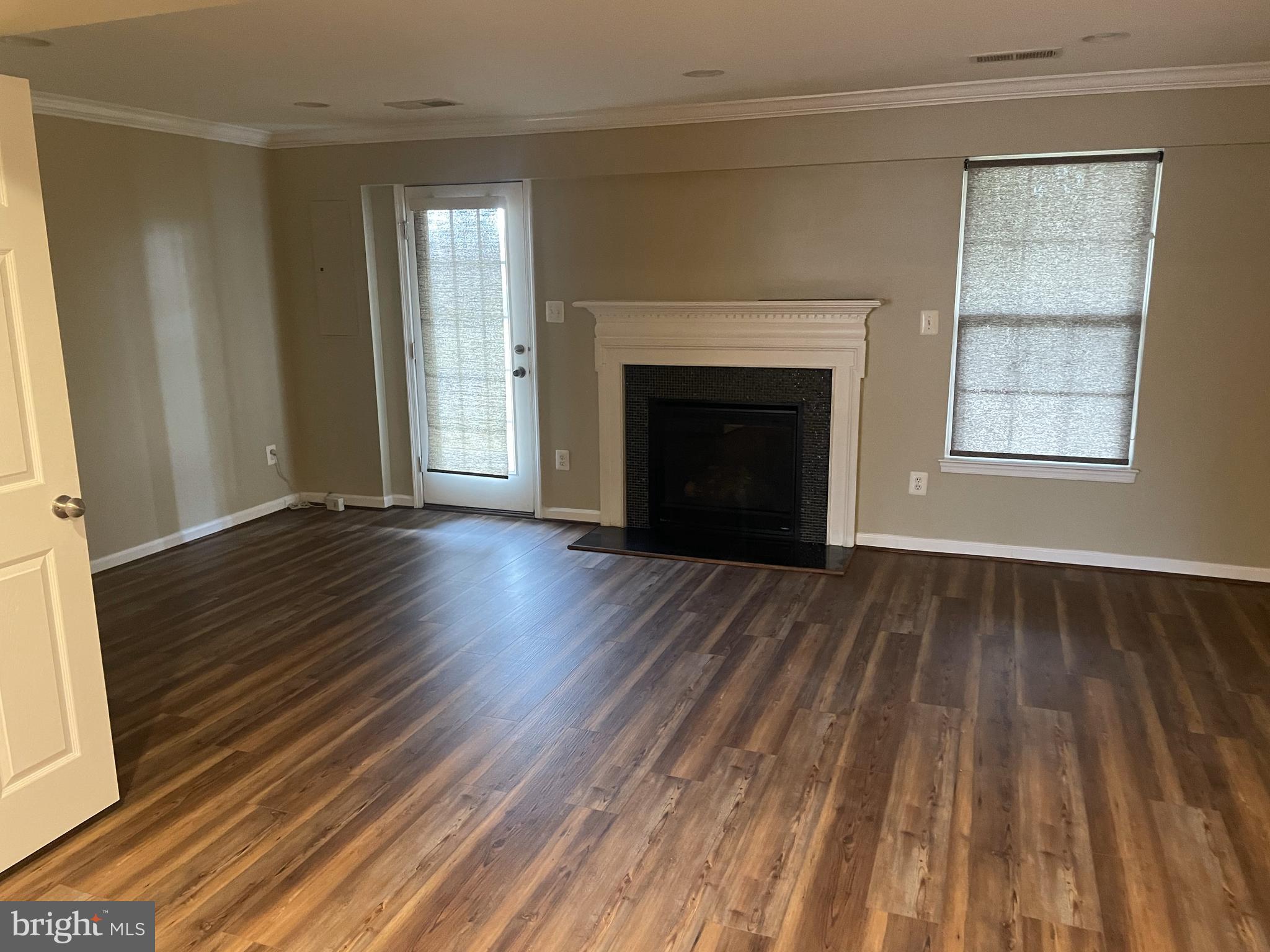 FRONTIER SPRING - Residential Lease