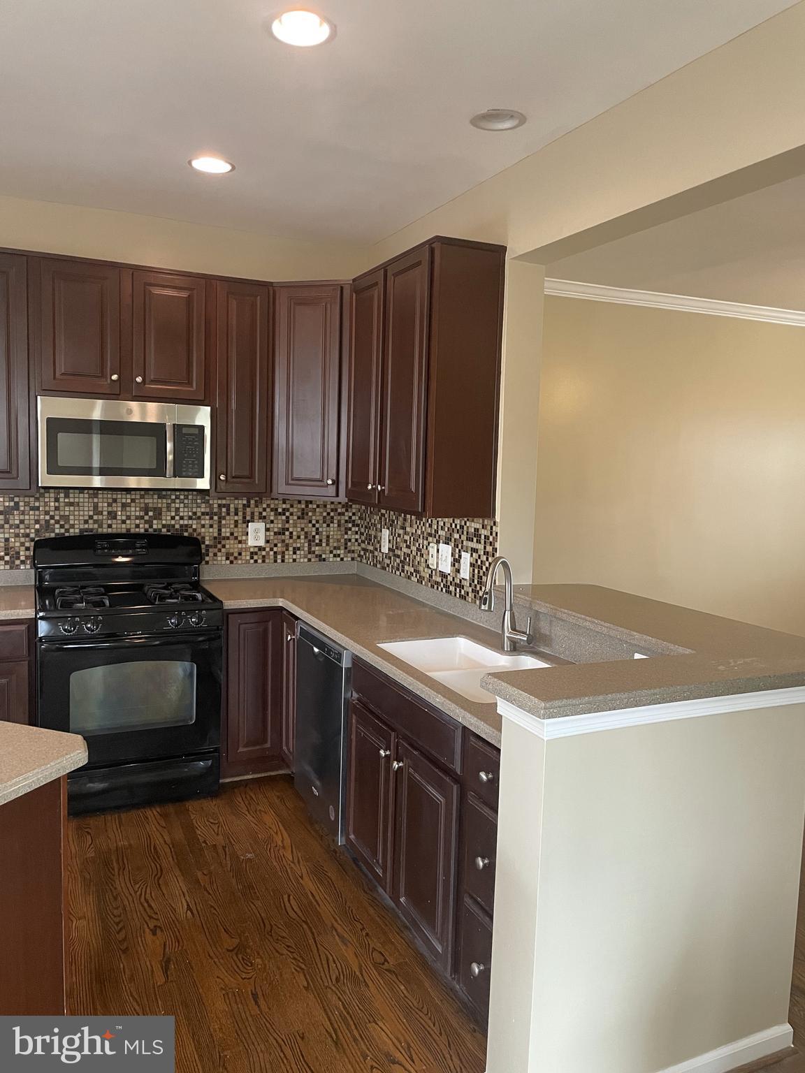 FRONTIER SPRING - Residential Lease