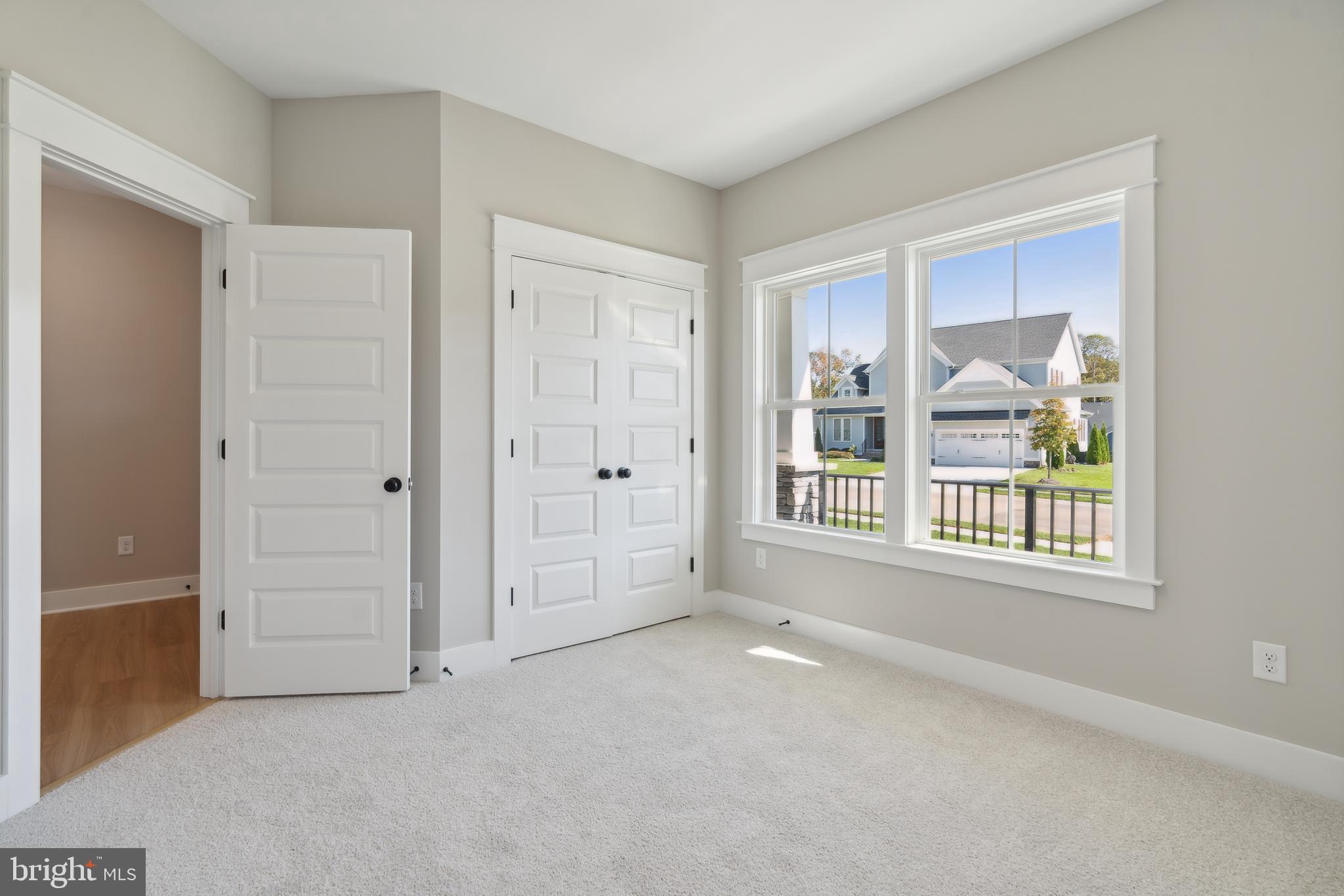 HOBBS HOLE GOLF COURSE - Residential