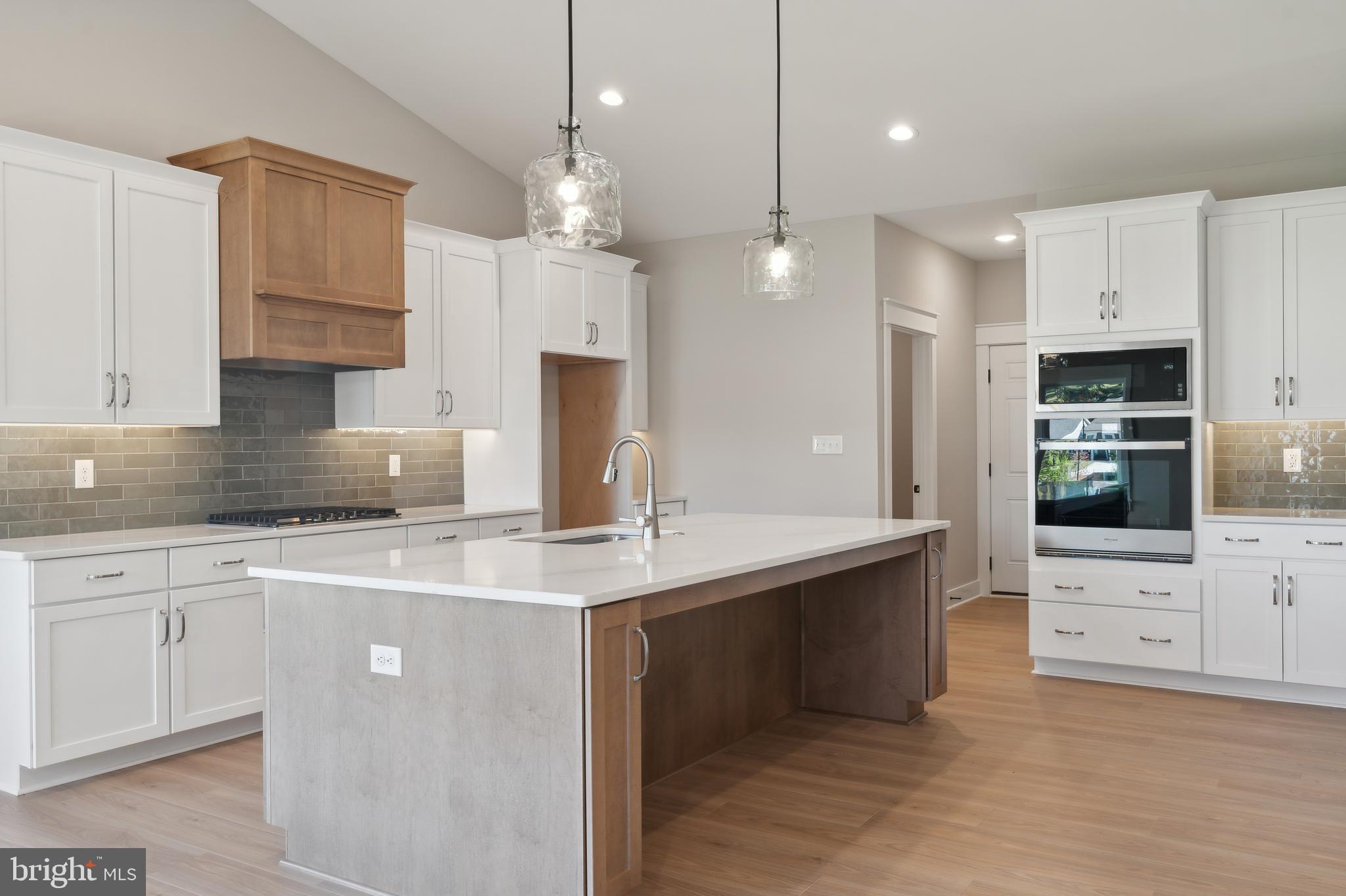 HOBBS HOLE GOLF COURSE - Residential