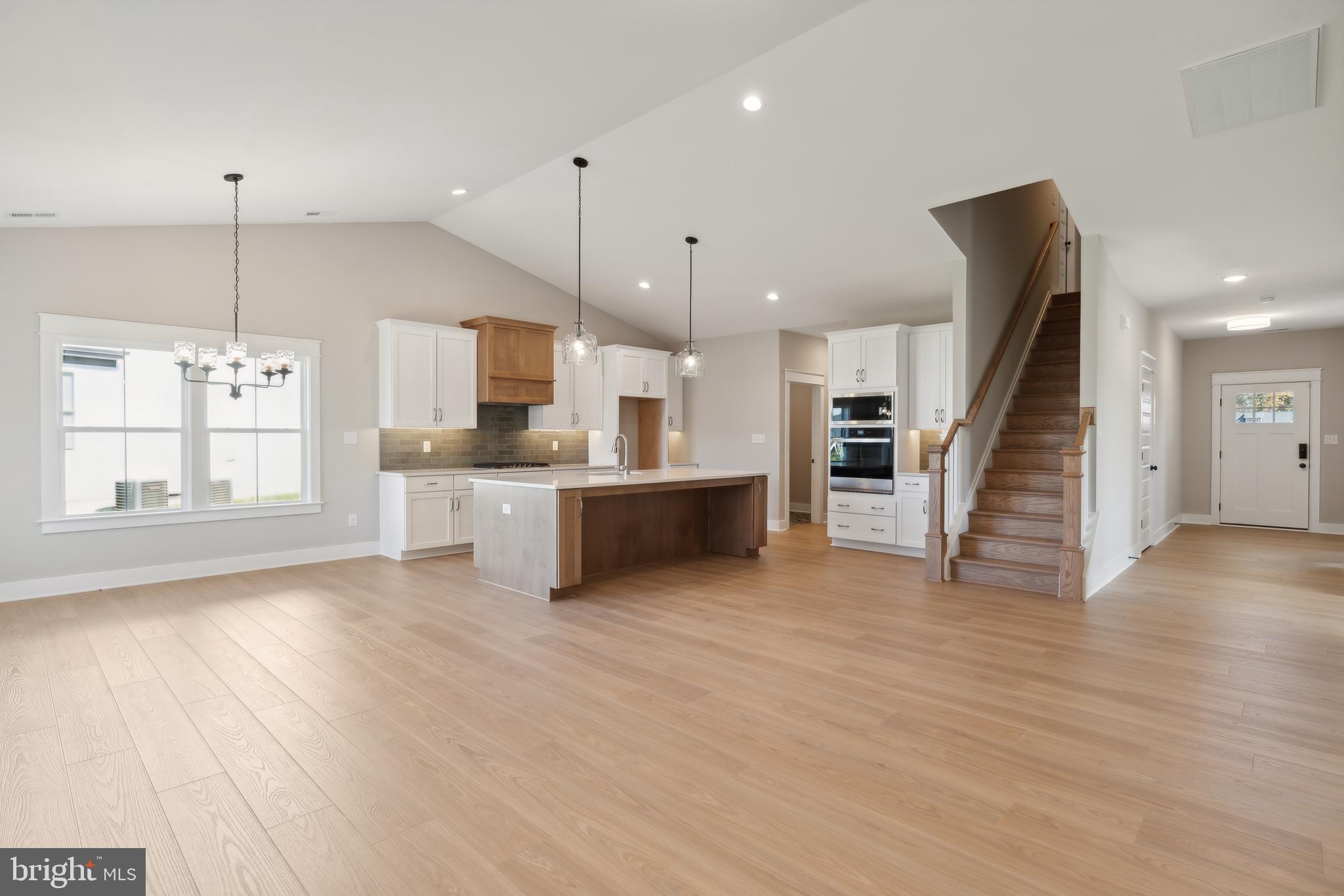 HOBBS HOLE GOLF COURSE - Residential