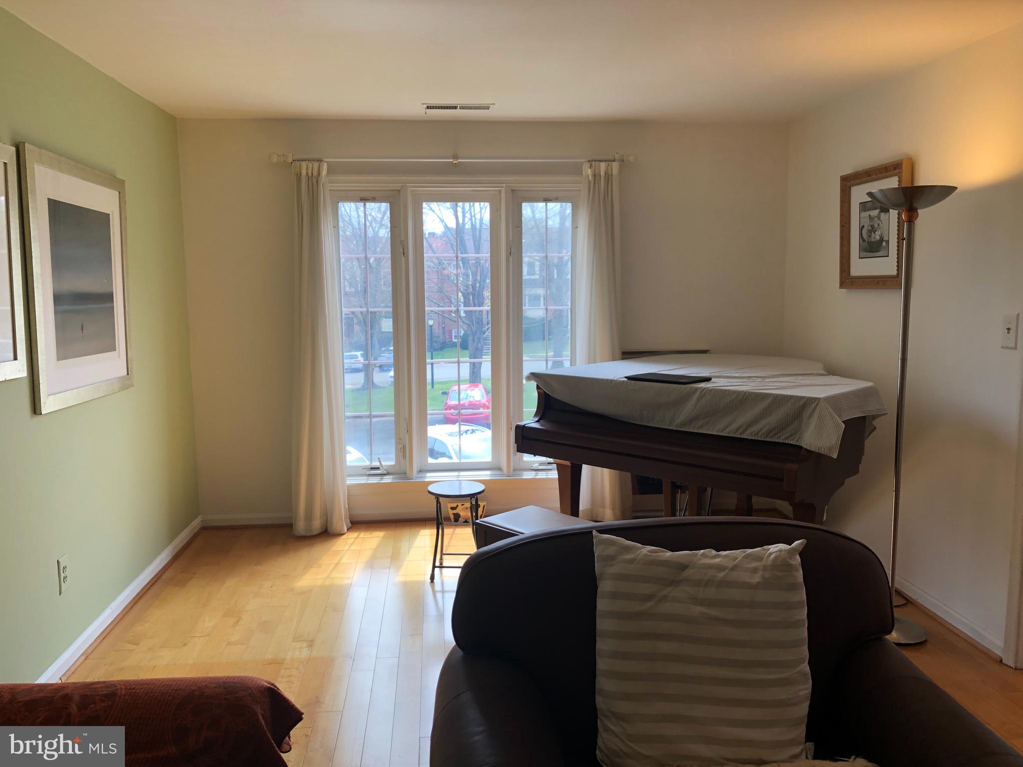 IVY SQUARE - Residential