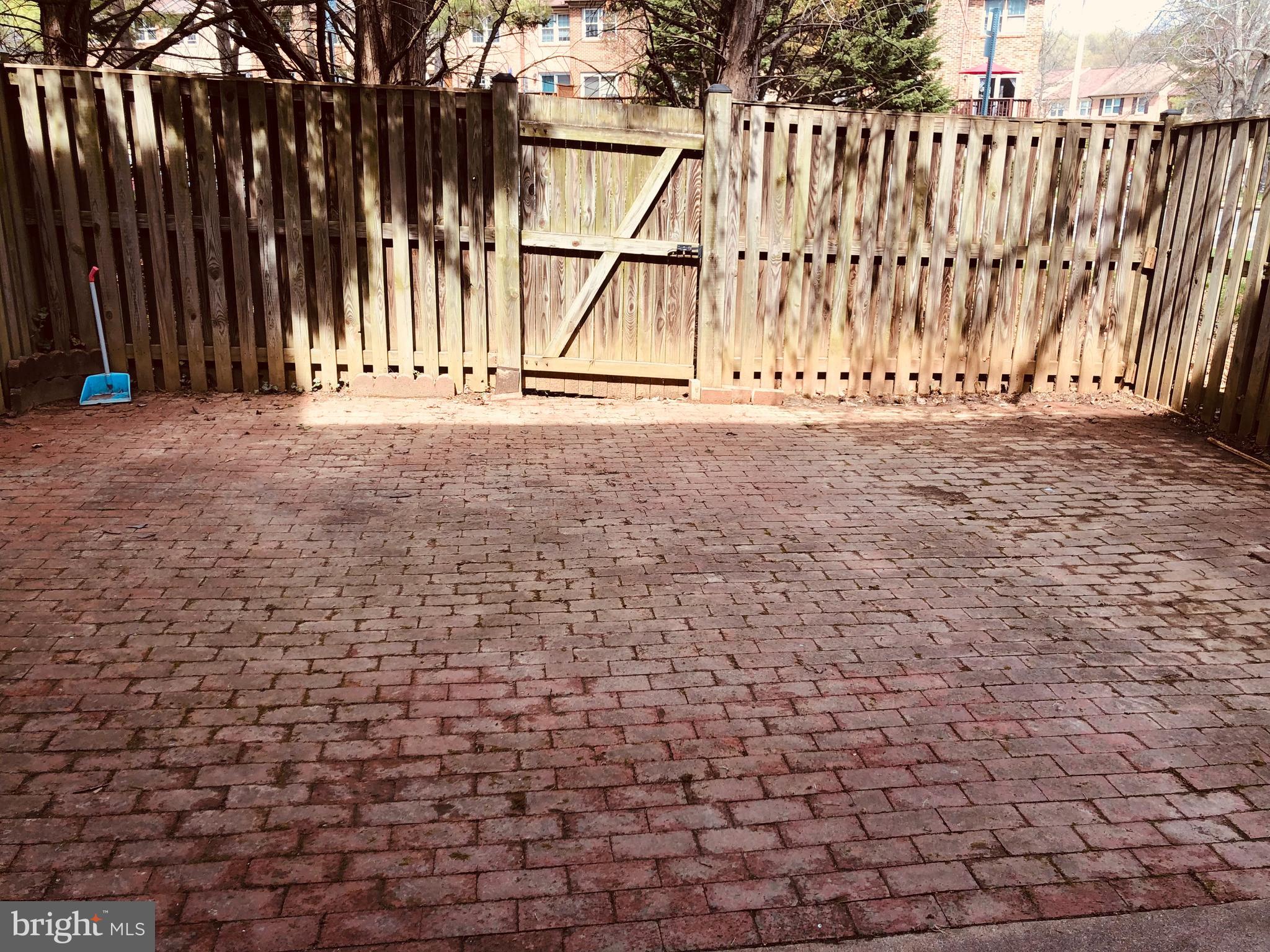 IVY SQUARE - Residential