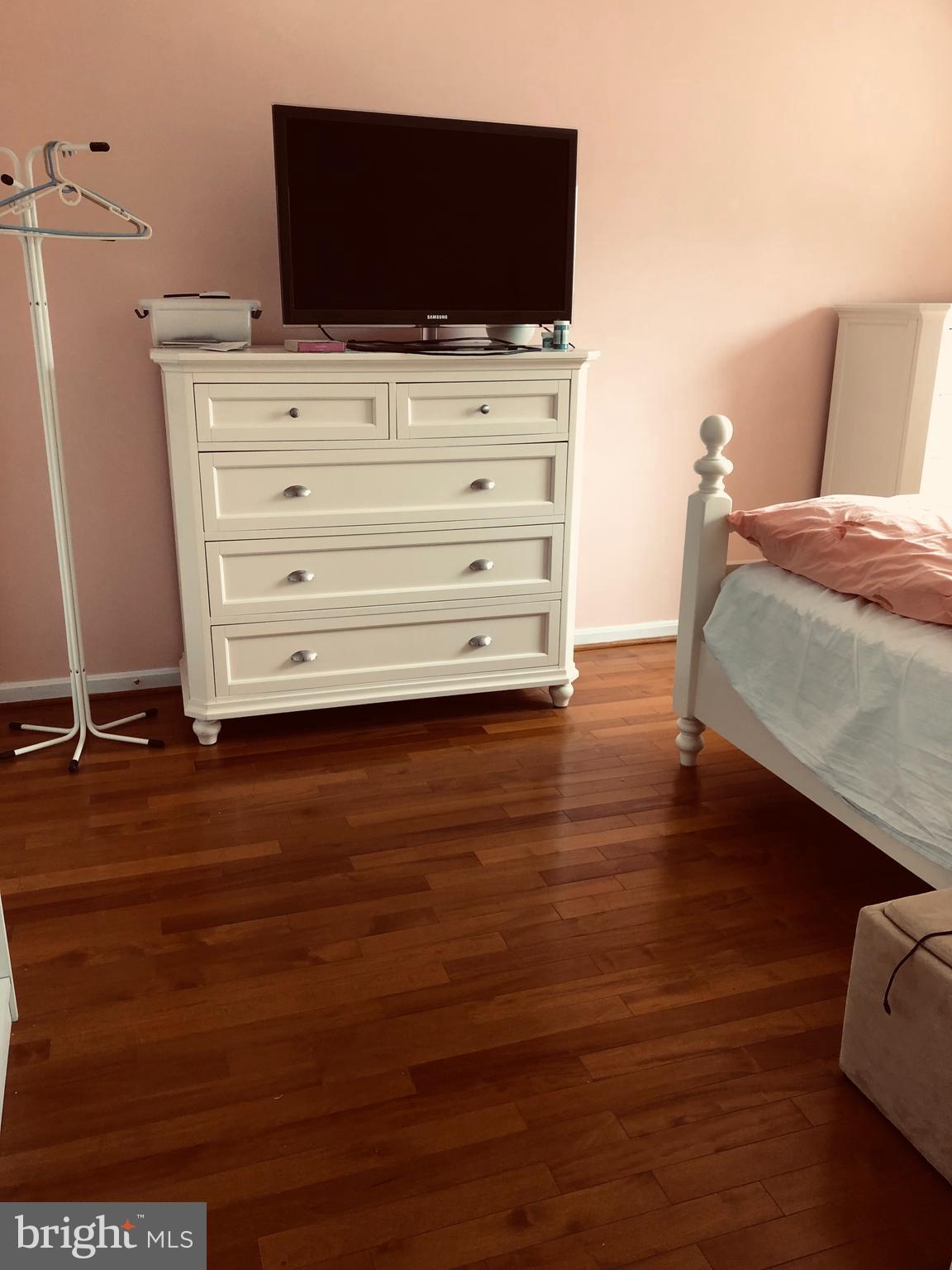 IVY SQUARE - Residential