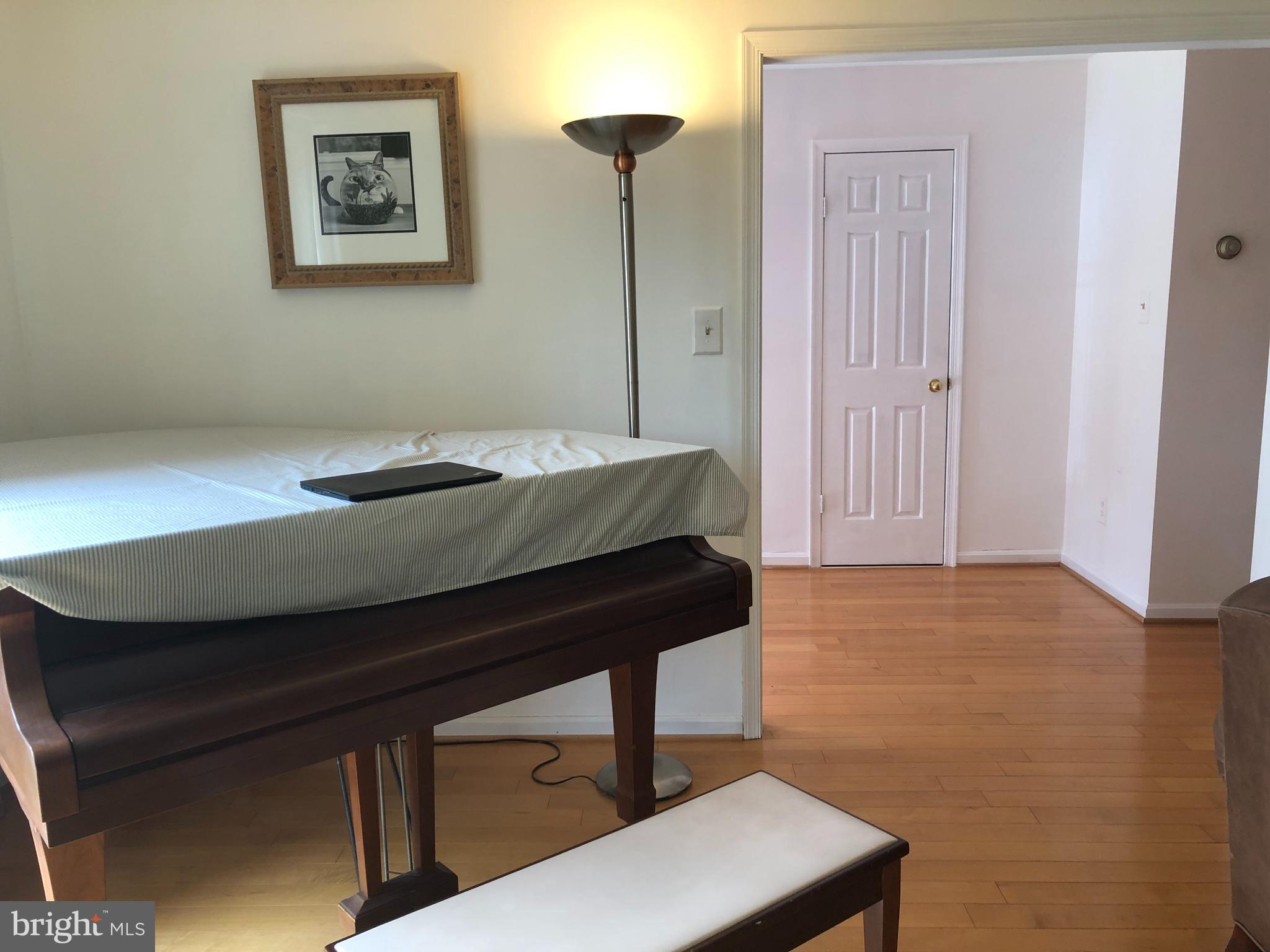 IVY SQUARE - Residential