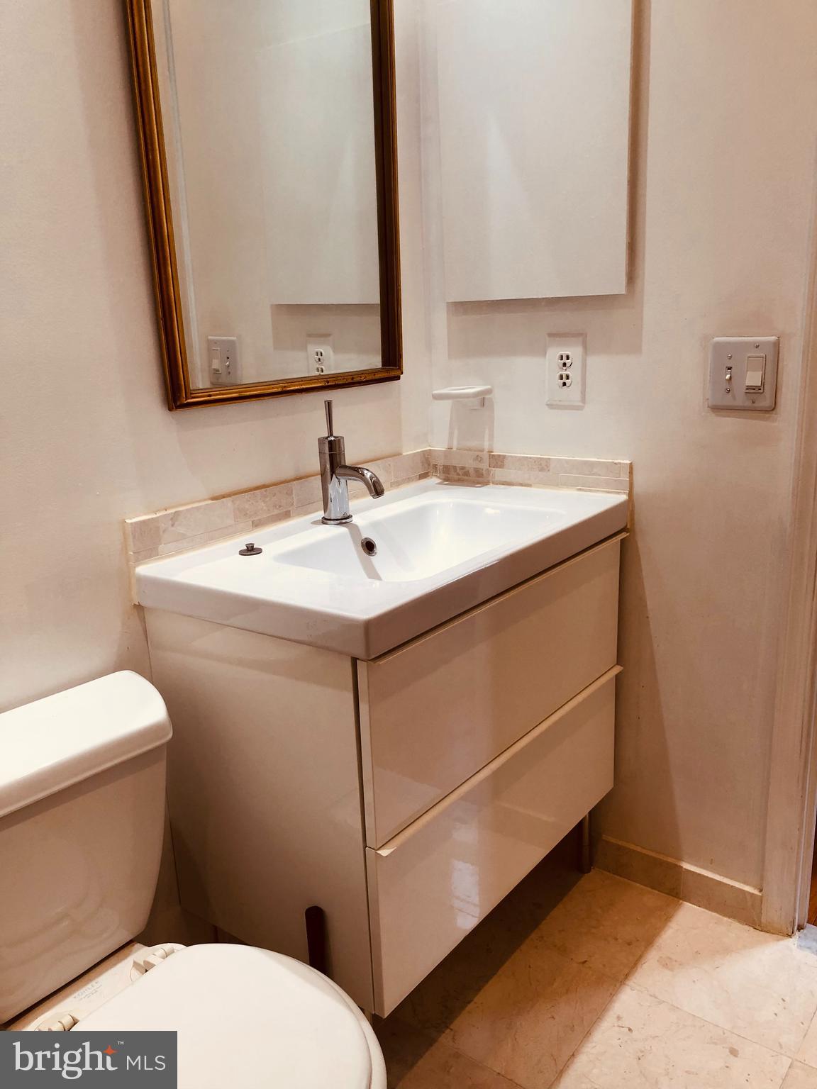 IVY SQUARE - Residential