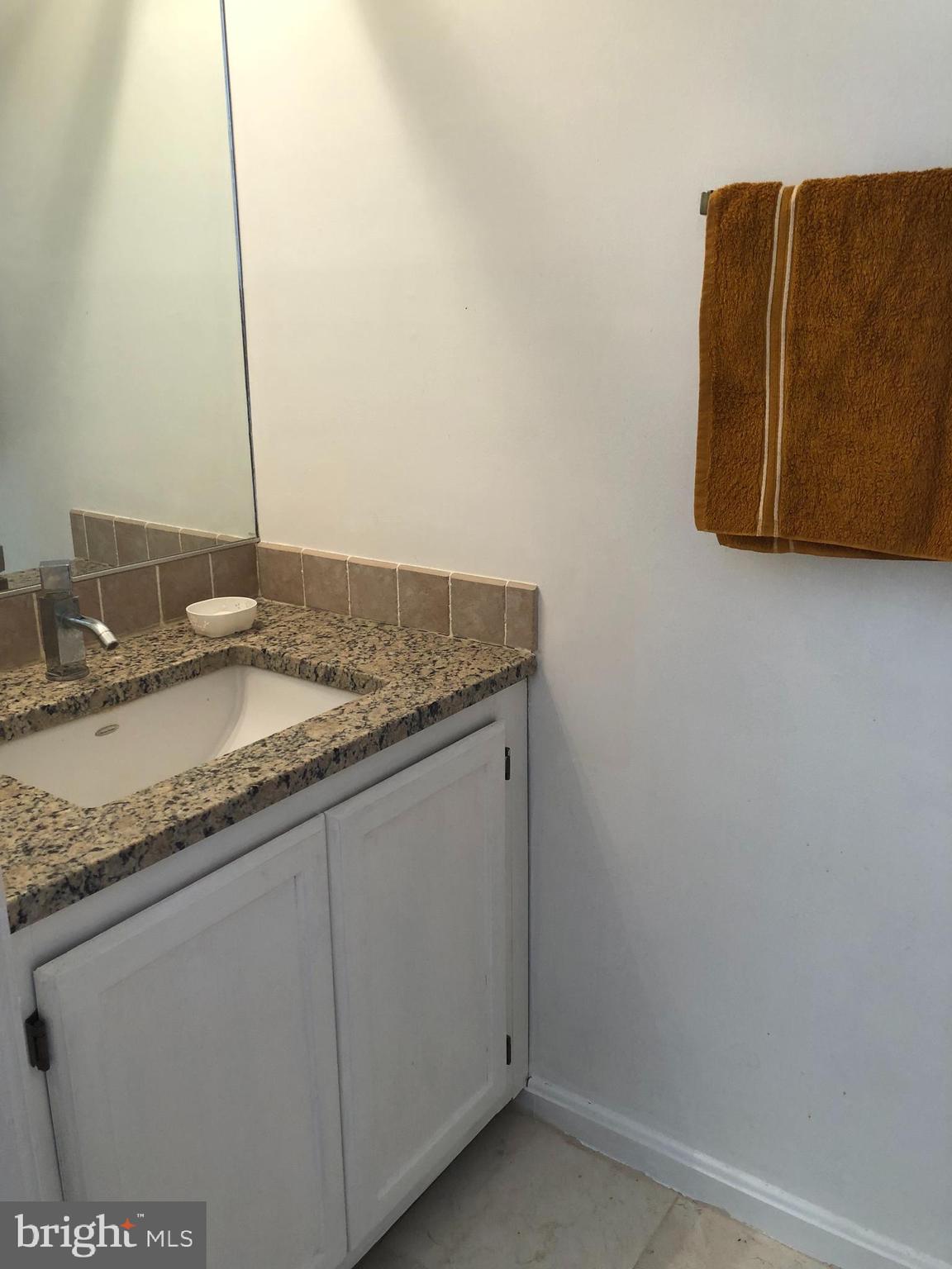 IVY SQUARE - Residential