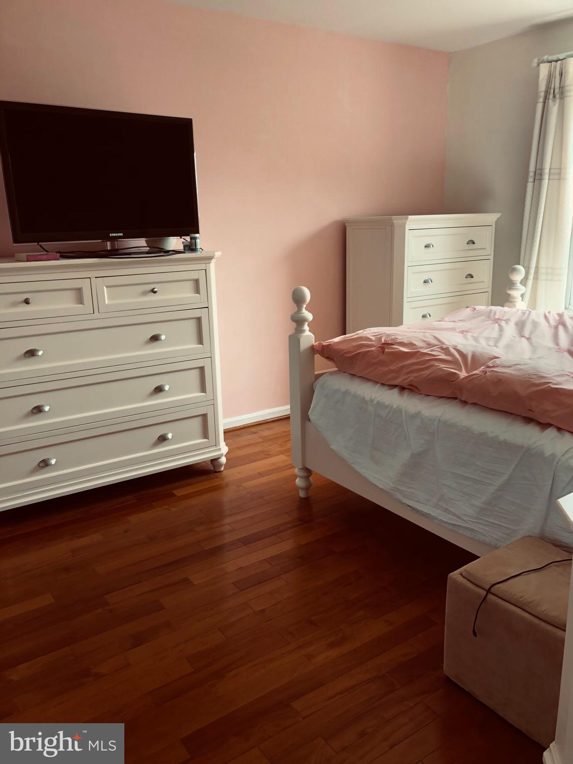 IVY SQUARE - Residential