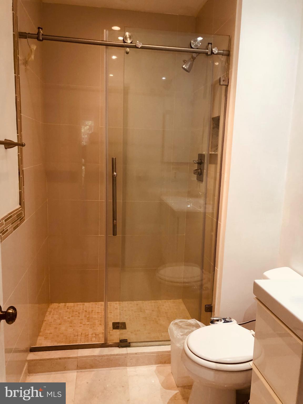 IVY SQUARE - Residential