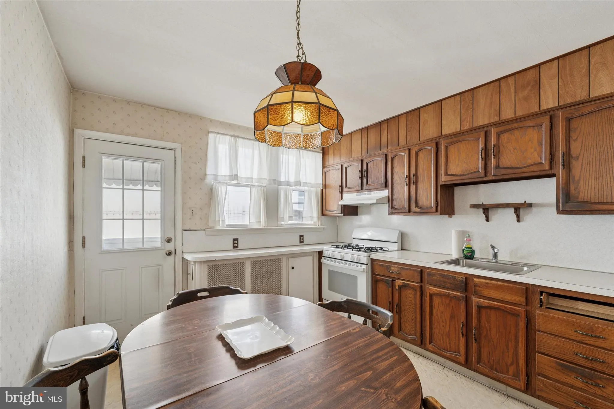 Philadelphia, Pennsylvania 19147, United States, 3 Bedrooms Bedrooms, ,2 BathroomsBathrooms,Residential,Pending,92262