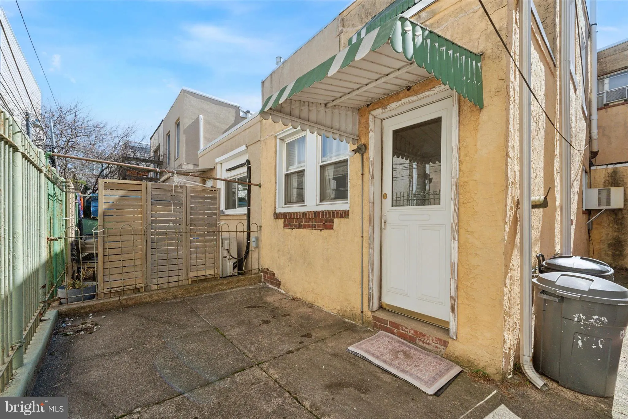 Philadelphia, Pennsylvania 19147, United States, 3 Bedrooms Bedrooms, ,2 BathroomsBathrooms,Residential,Pending,92262