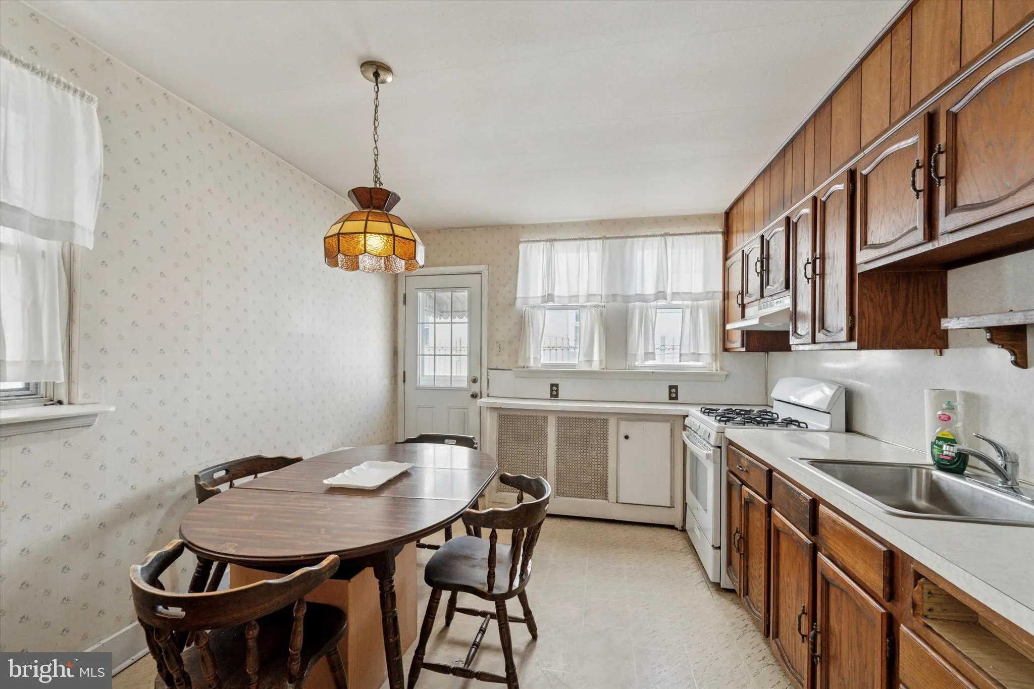 Philadelphia, Pennsylvania 19147, United States, 3 Bedrooms Bedrooms, ,2 BathroomsBathrooms,Residential,Pending,92262