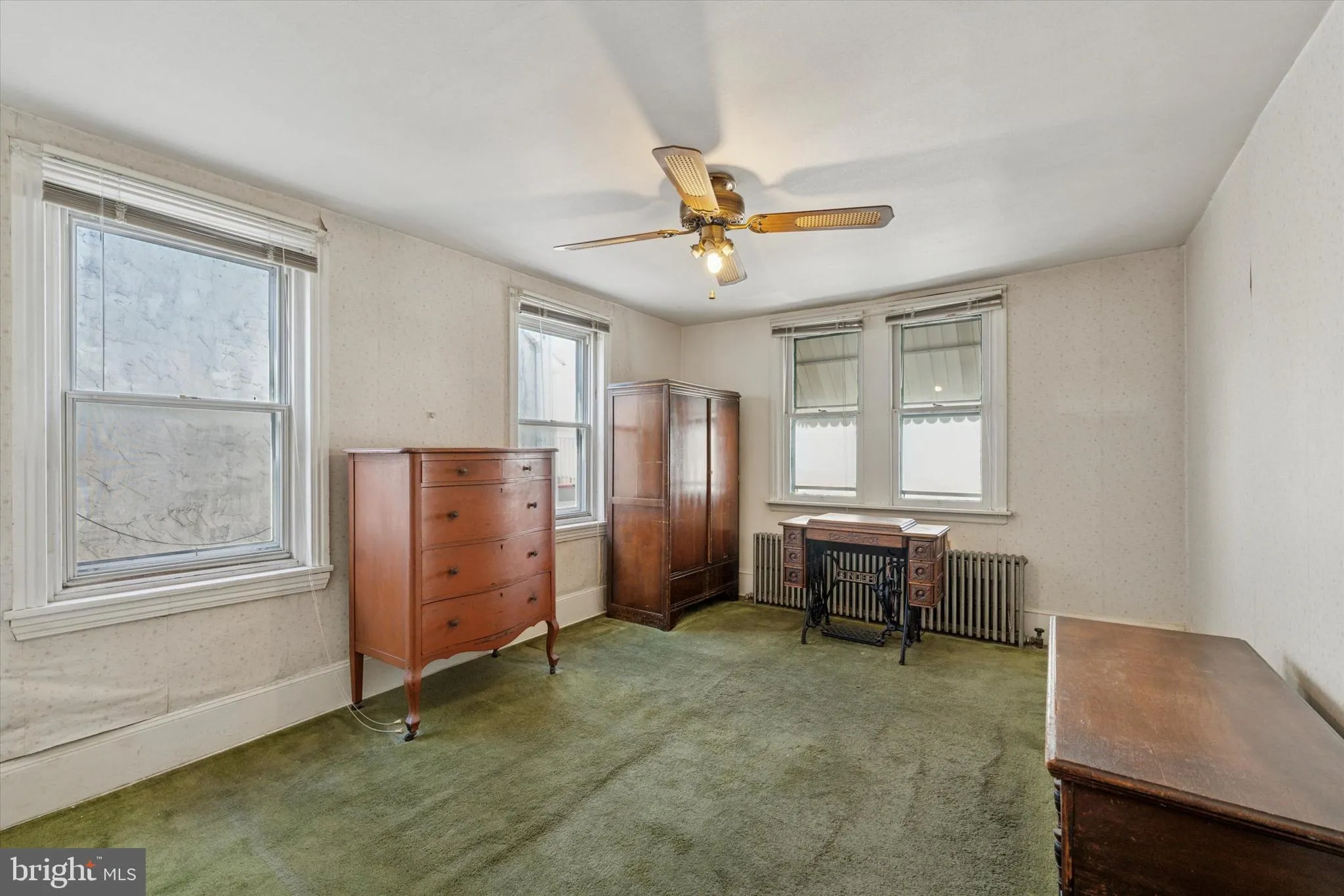 Philadelphia, Pennsylvania 19147, United States, 3 Bedrooms Bedrooms, ,2 BathroomsBathrooms,Residential,Pending,92262