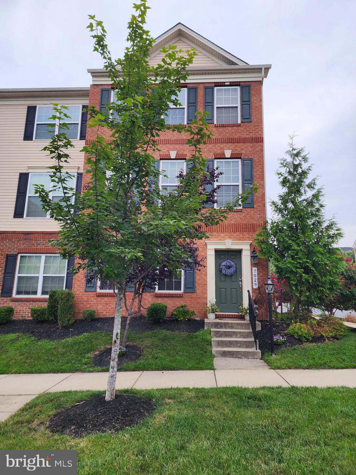 Here’s what you’ll gain if you decide to live here:
• 4 bedroom, 3.5 bath townhouse with 2-car garage and 2 large decks.
• Spacious kitchen with granite countertops and stainless steel appliances, with bay-windows in the
dining area.
• Hardwood flooring and recess lighting on the main floor.
• Howard County Elementary and Middle schools at a walking distance!
• BWI airport, MARC train station and the Arundel Mills mall are 10 minutes away.
• Walk to the swimming Pool, gym and a beautiful community center (barn) just a few blocks away.
• Open and beautiful view of the garden right in front of the house facing east.
• You can practically see the ‘Little Eggs’ children’s day care and walk to it in 5 minutes.
• This is a corner-house, so all rooms are bright and well-lit. Plus, you get lawn/trees planted right next
to the house.
• At night, the area is well-lit with lamp posts, so you’ll feel secure in the neighborhood.